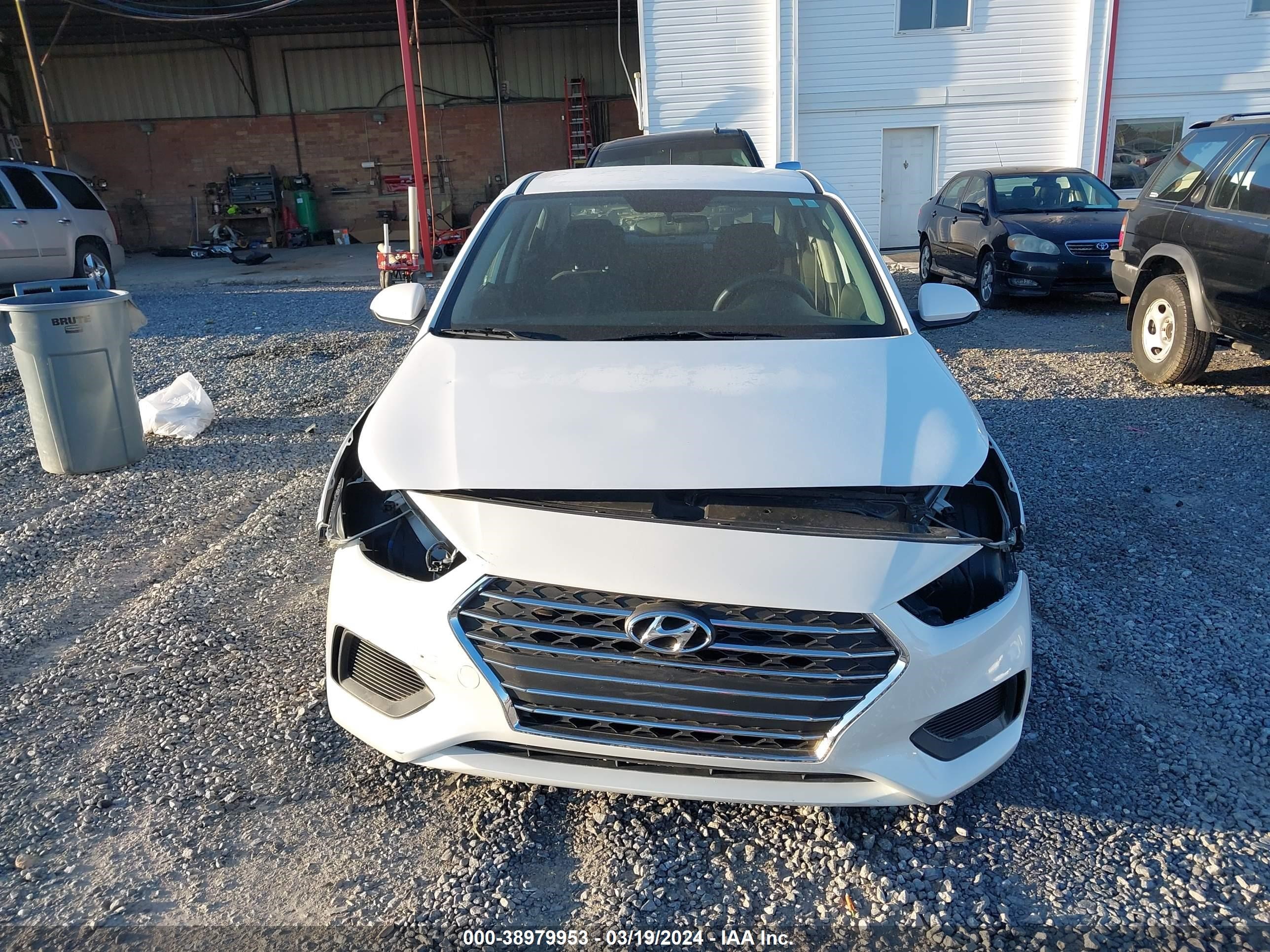 Photo 11 VIN: 3KPC24A64LE104455 - HYUNDAI ACCENT 