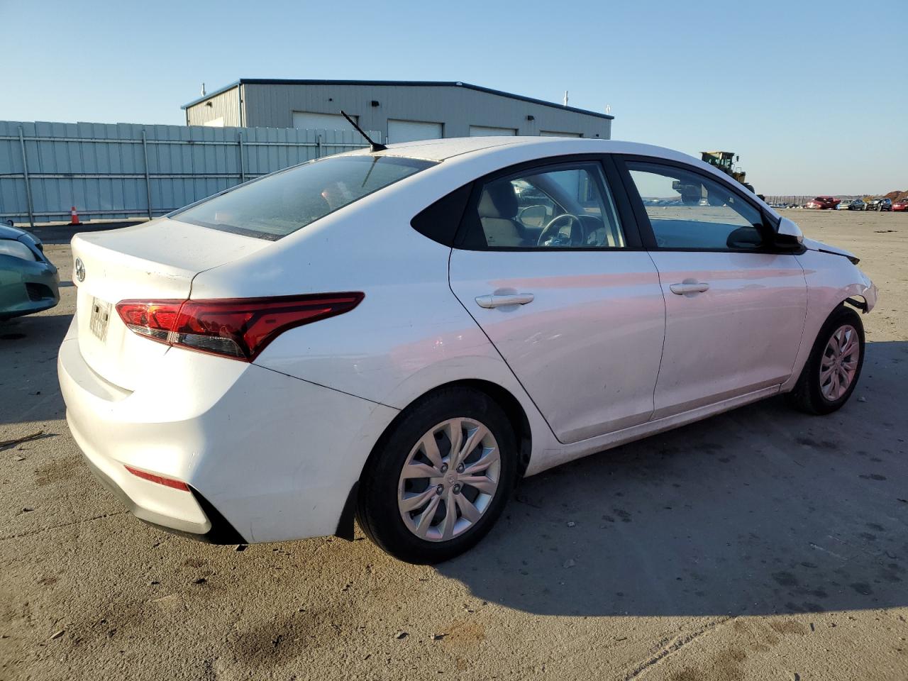 Photo 2 VIN: 3KPC24A64LE113740 - HYUNDAI ACCENT 