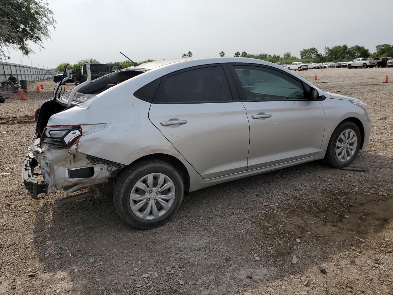 Photo 2 VIN: 3KPC24A64NE165274 - HYUNDAI ACCENT 