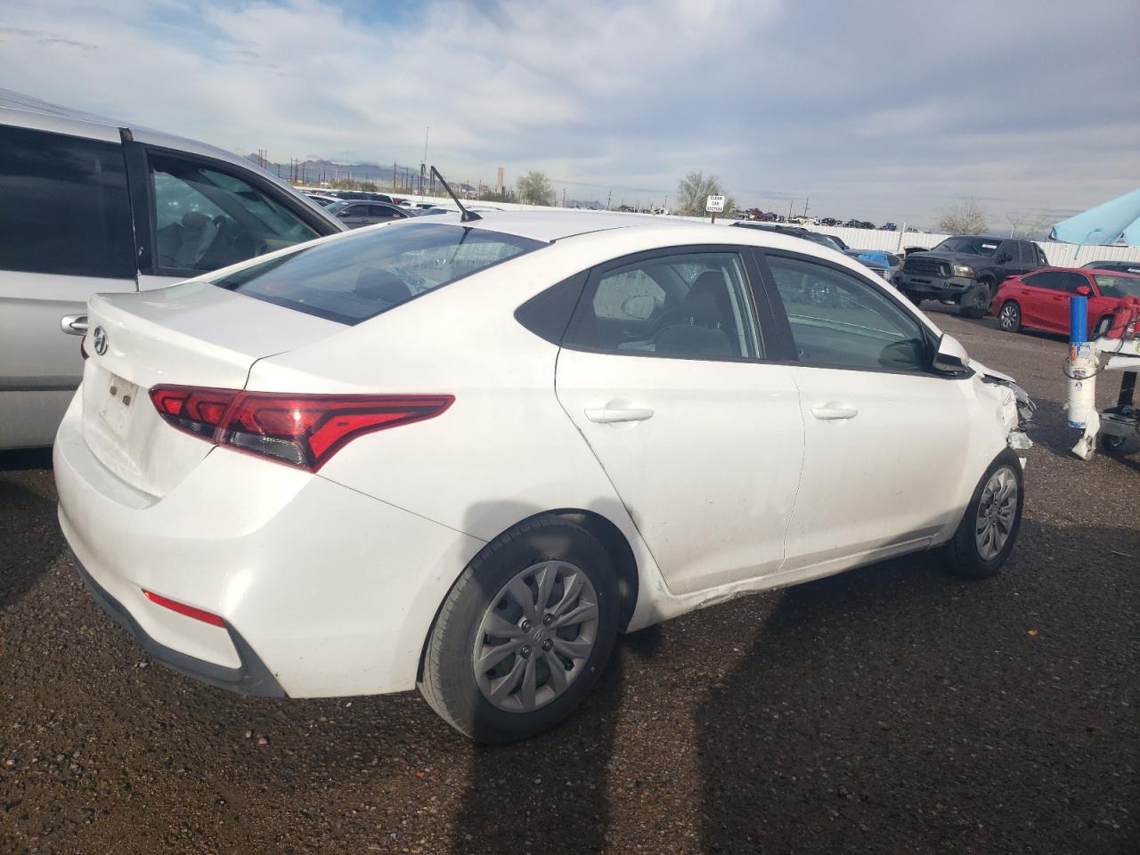 Photo 2 VIN: 3KPC24A66LE106398 - HYUNDAI ACCENT 