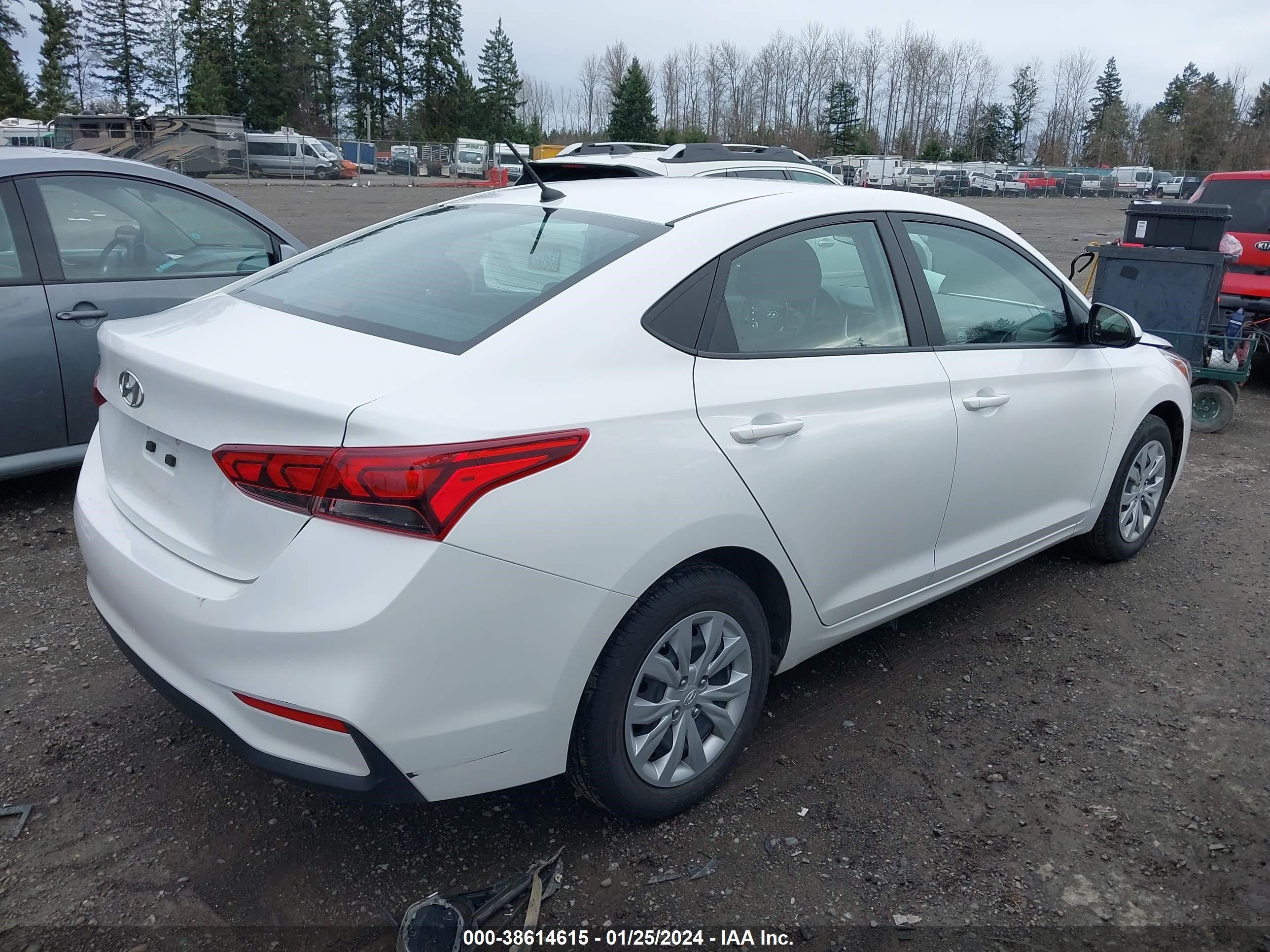 Photo 3 VIN: 3KPC24A6XME142953 - HYUNDAI ACCENT 