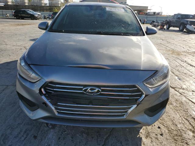 Photo 4 VIN: 3KPC24A6XNE155980 - HYUNDAI ACCENT SE 