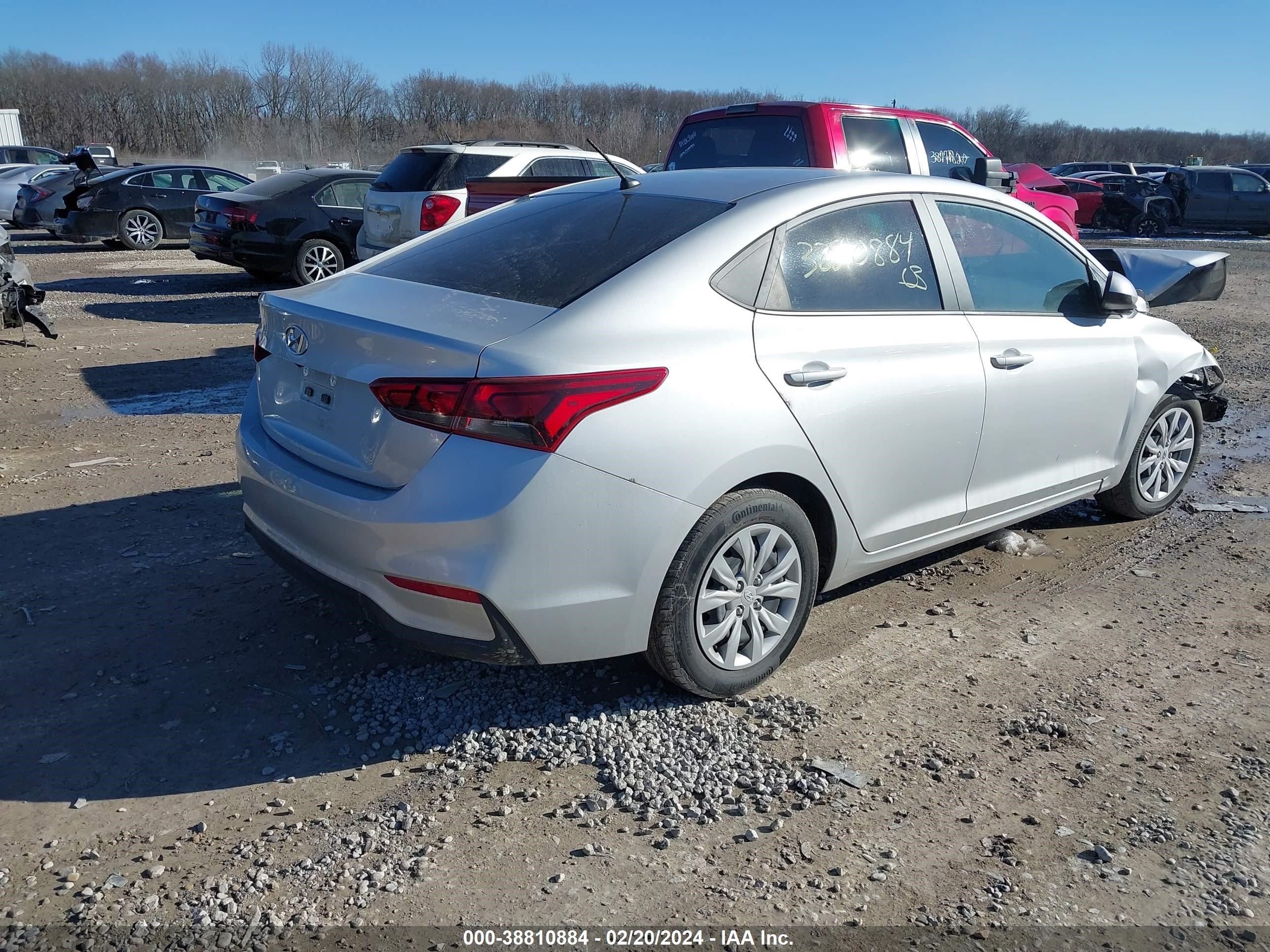 Photo 3 VIN: 3KPC24A6XNE157664 - HYUNDAI ACCENT 