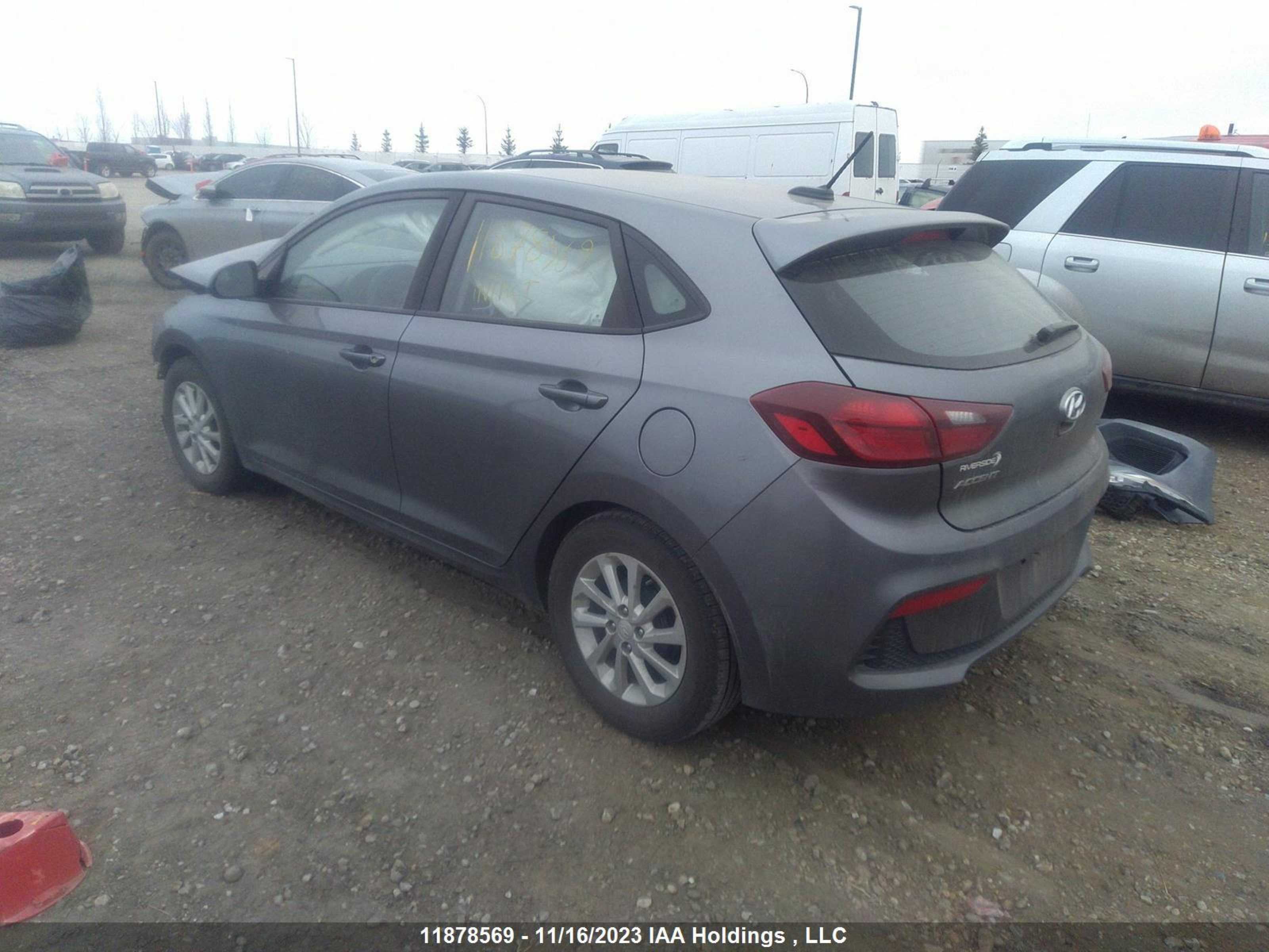 Photo 2 VIN: 3KPC25A3XJE015921 - HYUNDAI ACCENT 