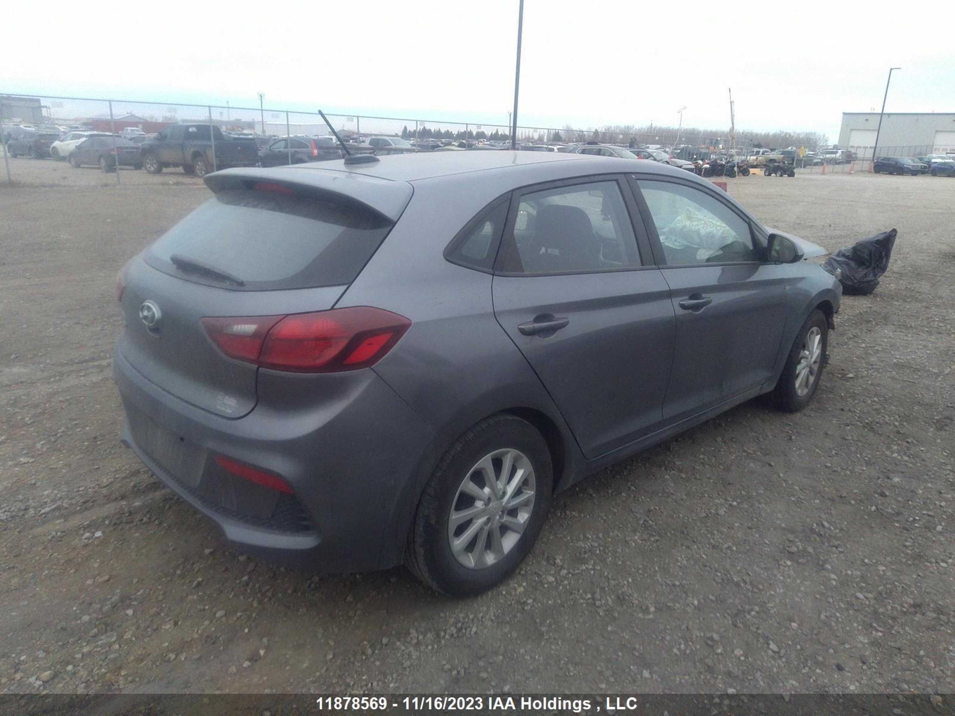 Photo 3 VIN: 3KPC25A3XJE015921 - HYUNDAI ACCENT 