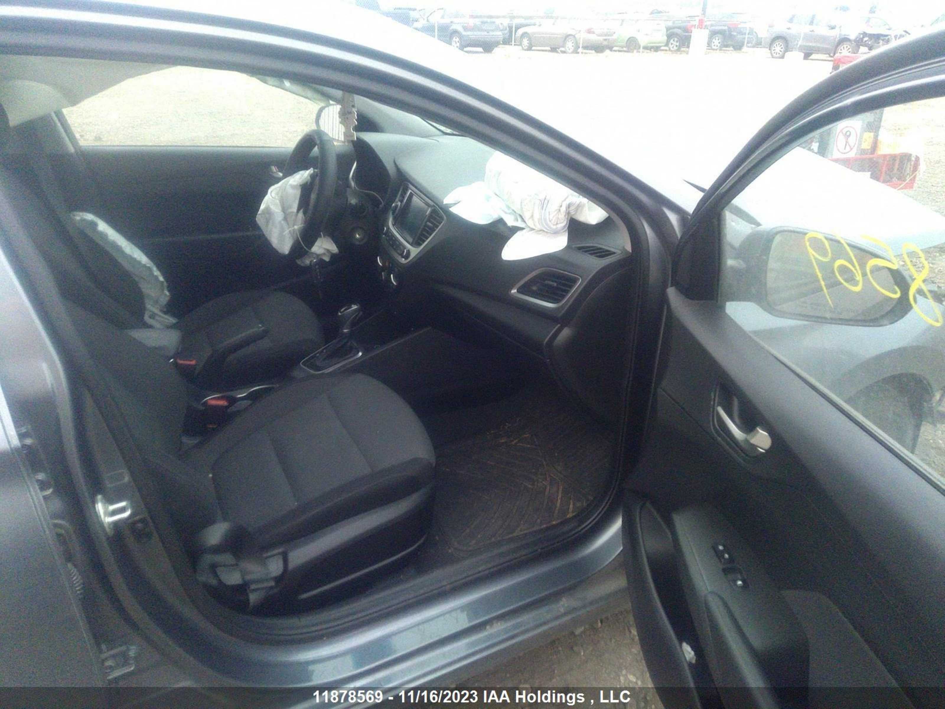 Photo 4 VIN: 3KPC25A3XJE015921 - HYUNDAI ACCENT 