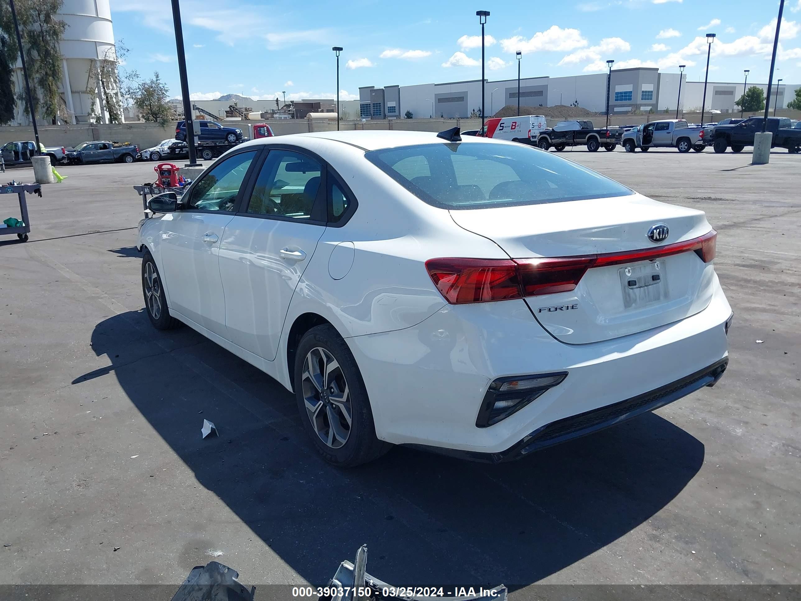 Photo 2 VIN: 3KPF24AD0KE115494 - KIA FORTE 