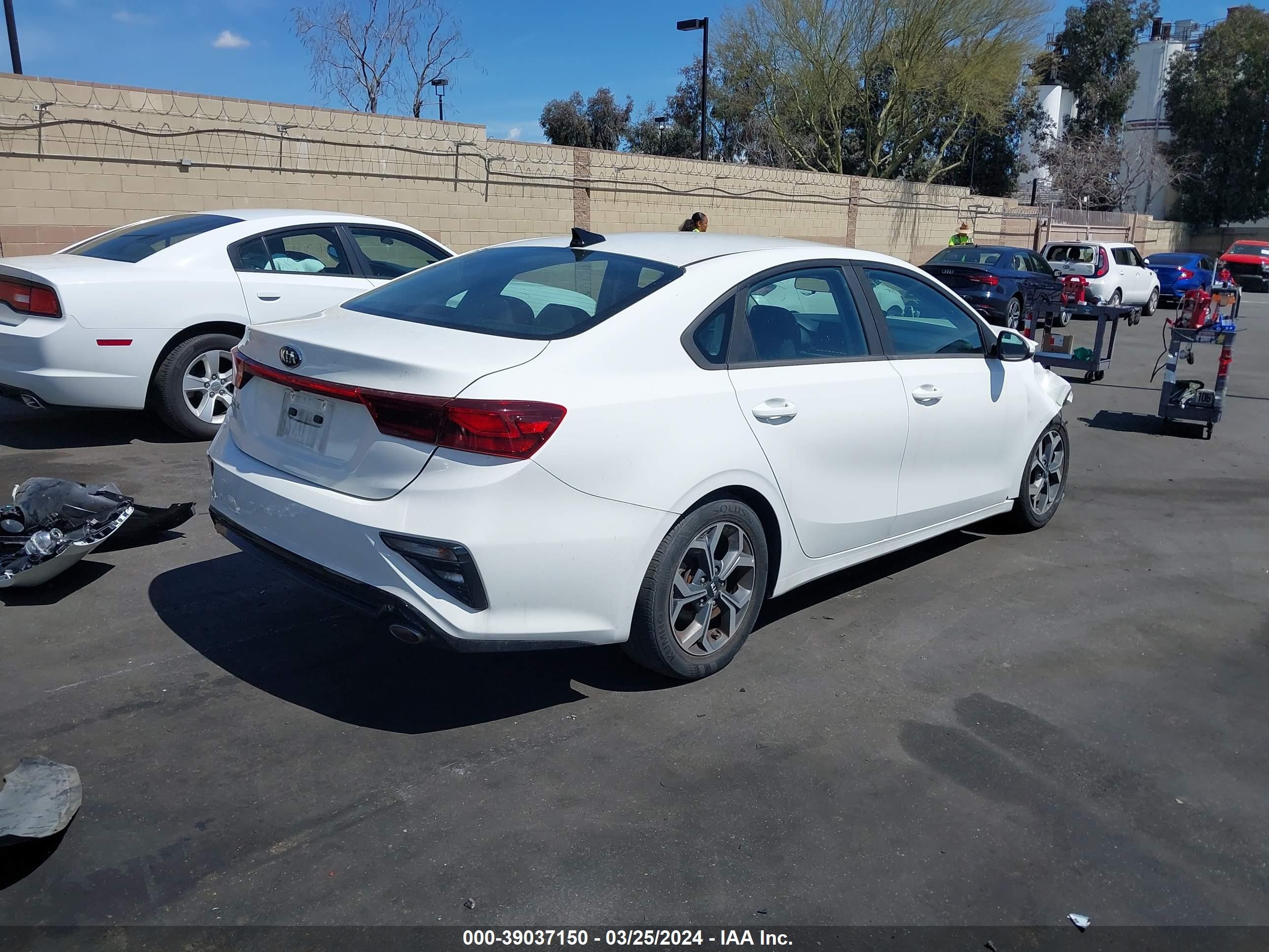 Photo 3 VIN: 3KPF24AD0KE115494 - KIA FORTE 