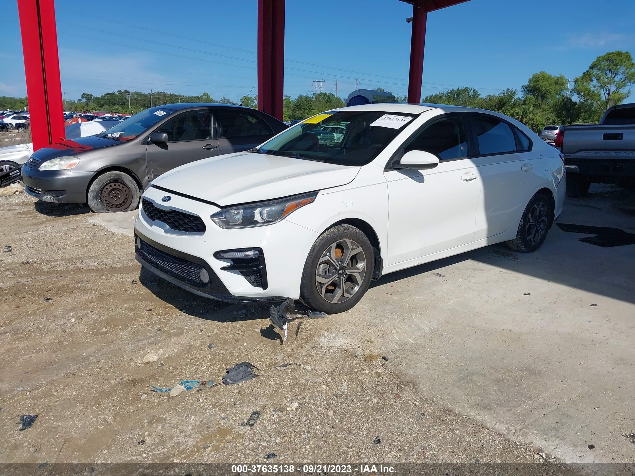 Photo 1 VIN: 3KPF24AD0KE127872 - KIA FORTE 