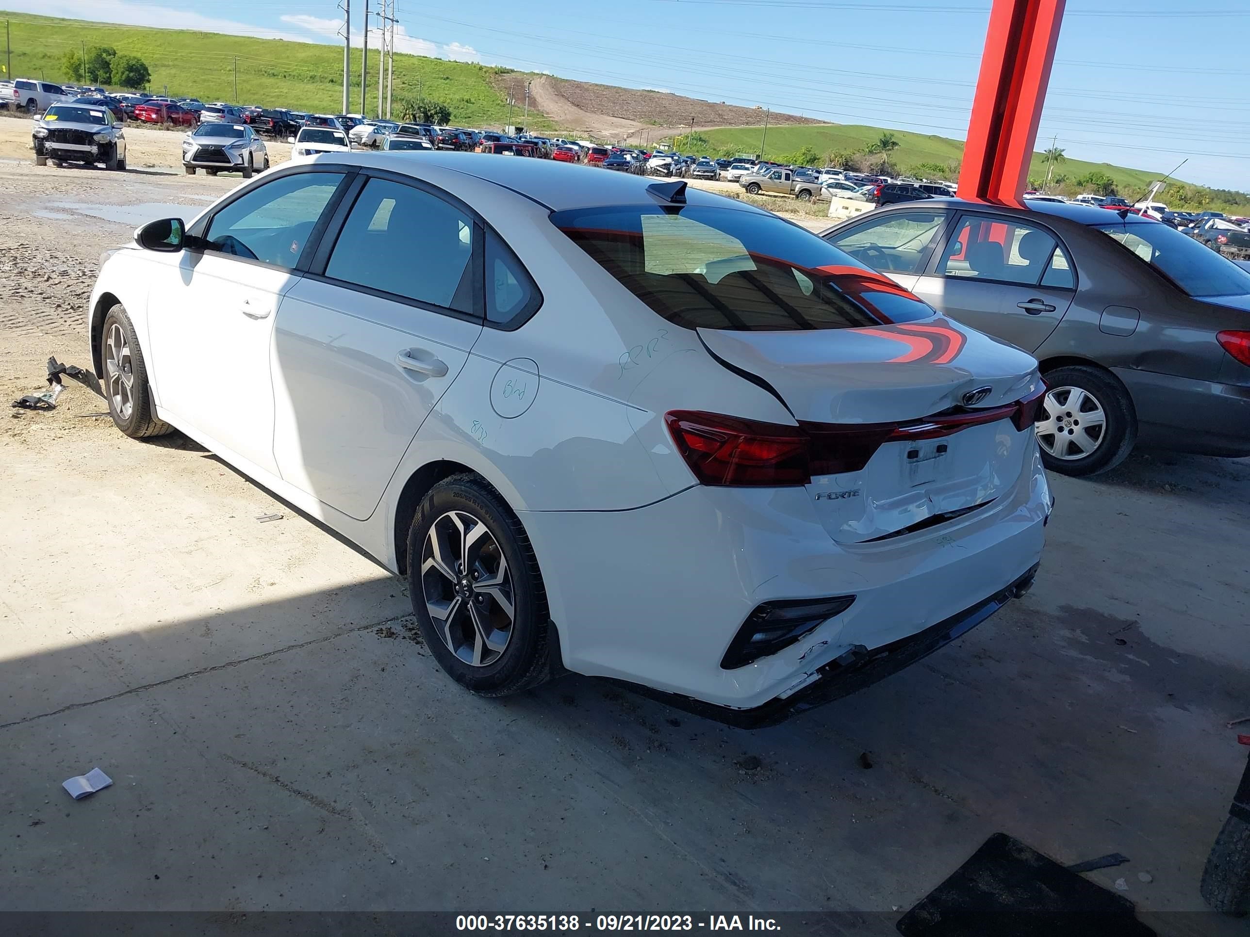 Photo 2 VIN: 3KPF24AD0KE127872 - KIA FORTE 