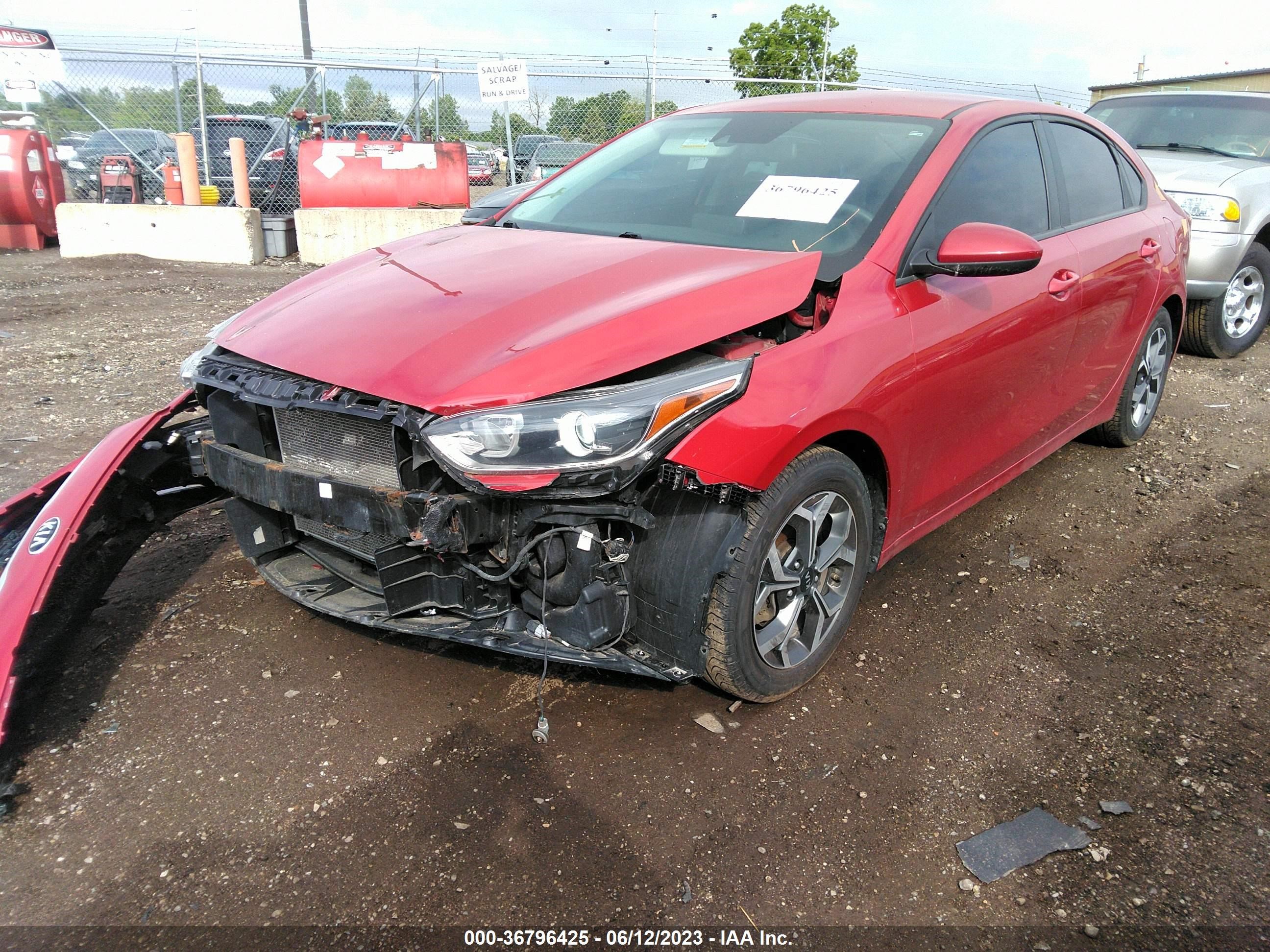 Photo 1 VIN: 3KPF24AD0KE137589 - KIA FORTE 