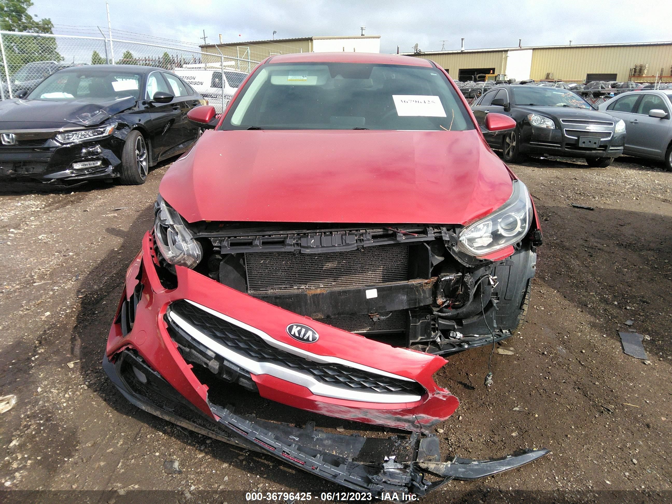 Photo 11 VIN: 3KPF24AD0KE137589 - KIA FORTE 