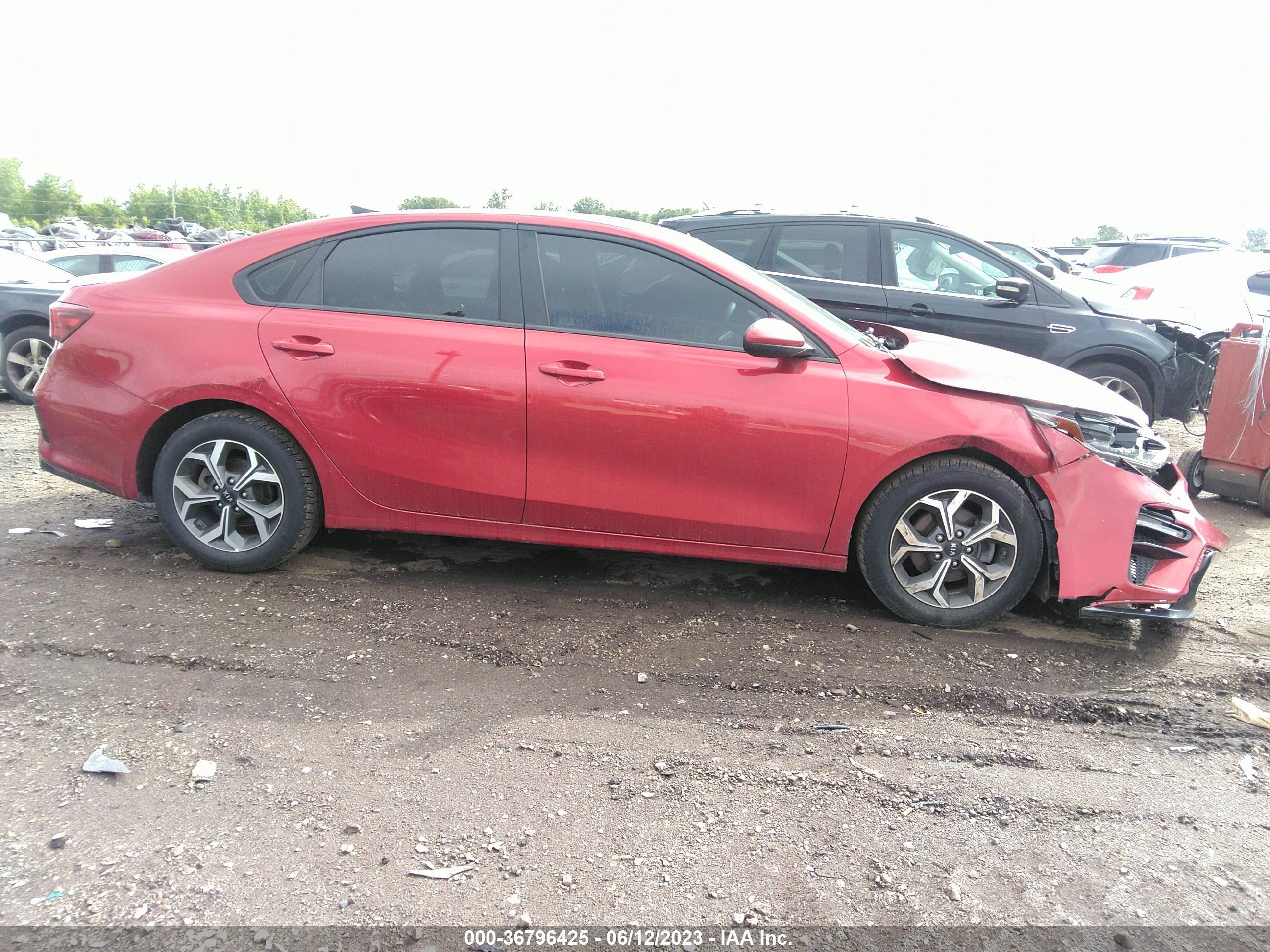 Photo 12 VIN: 3KPF24AD0KE137589 - KIA FORTE 