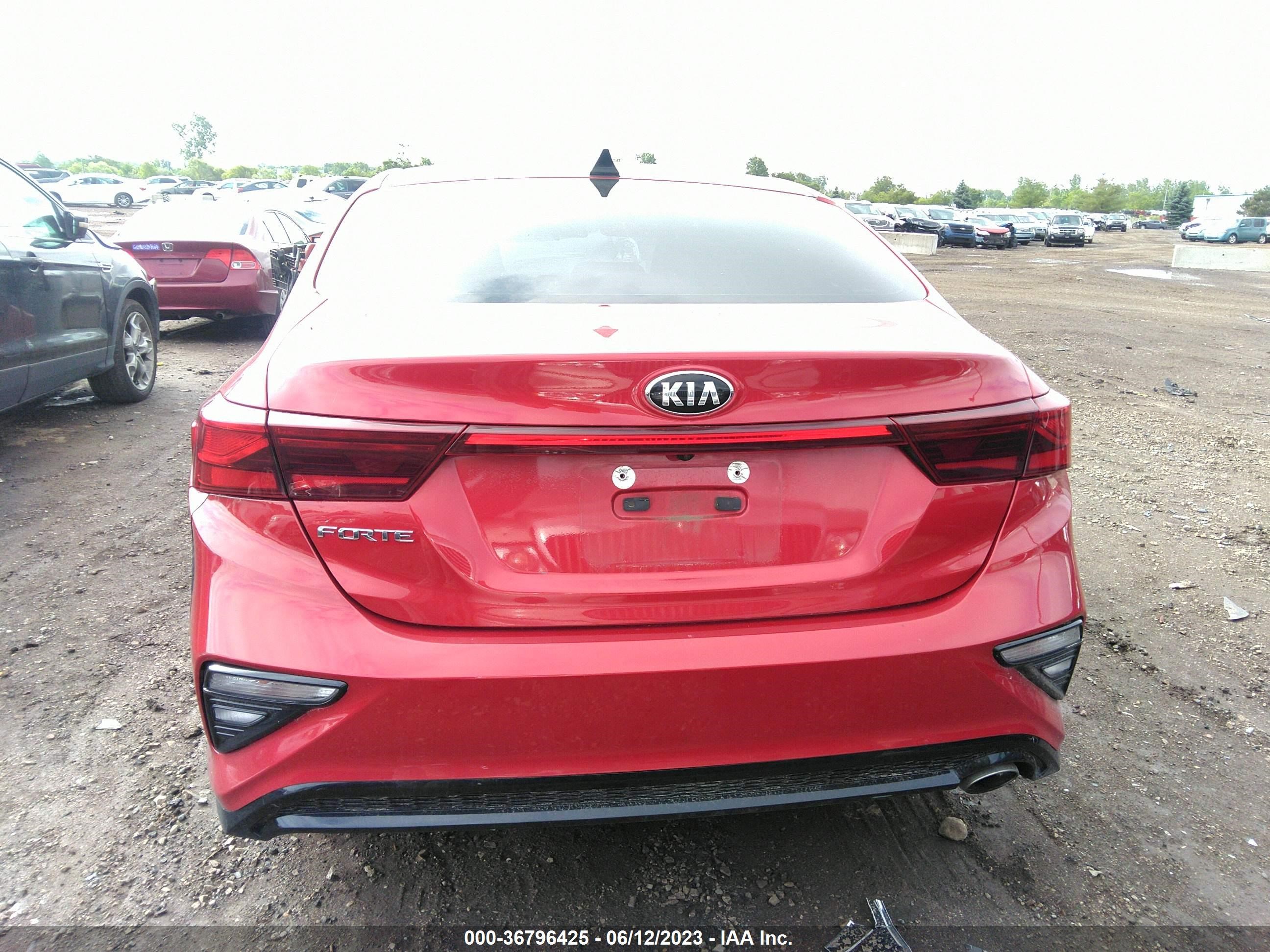 Photo 15 VIN: 3KPF24AD0KE137589 - KIA FORTE 