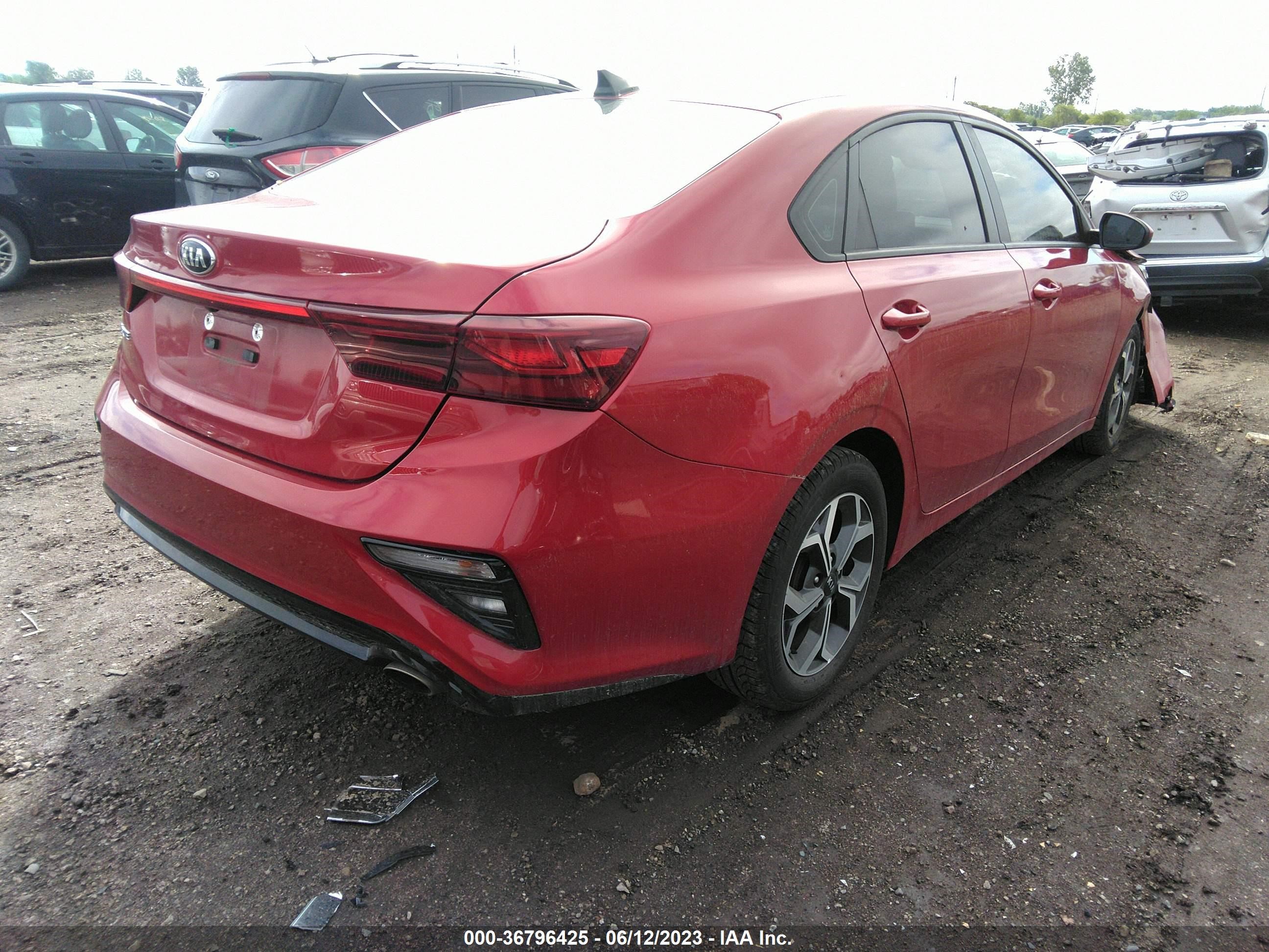 Photo 3 VIN: 3KPF24AD0KE137589 - KIA FORTE 