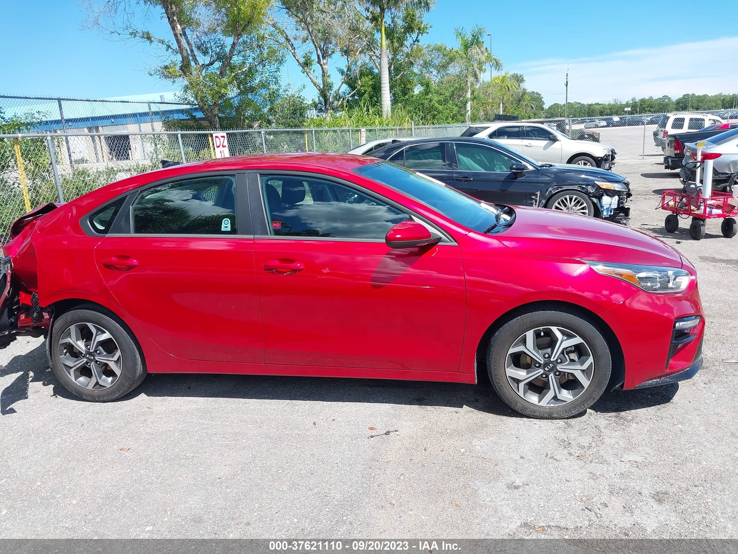 Photo 12 VIN: 3KPF24AD0ME358855 - KIA FORTE 