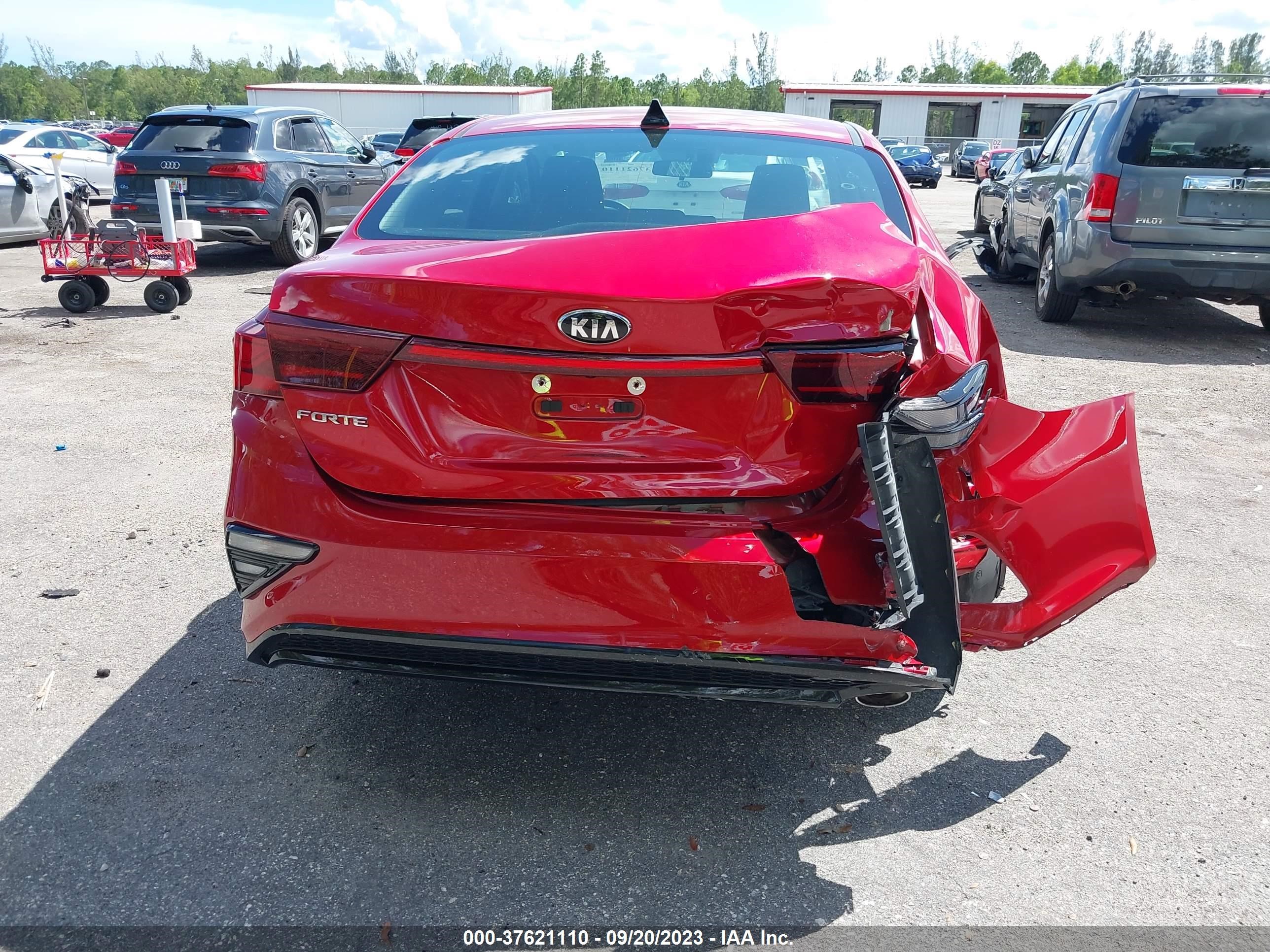 Photo 15 VIN: 3KPF24AD0ME358855 - KIA FORTE 