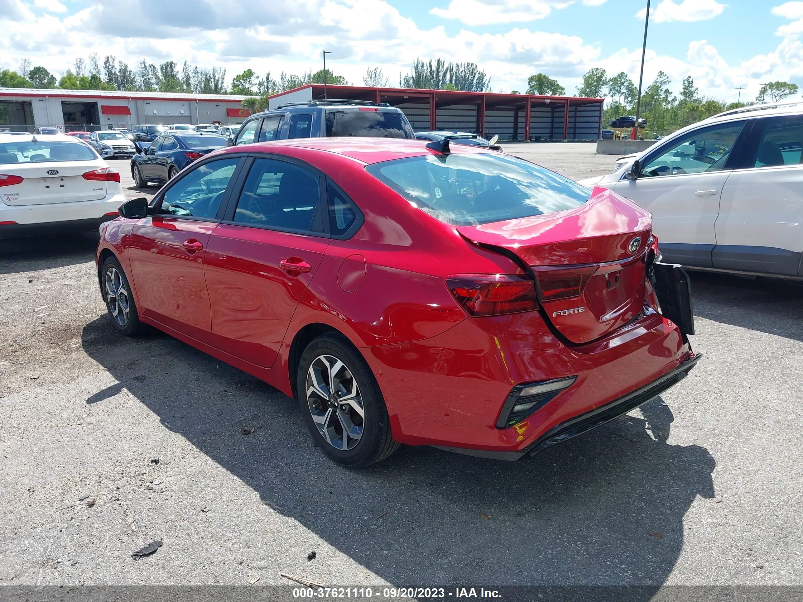 Photo 2 VIN: 3KPF24AD0ME358855 - KIA FORTE 