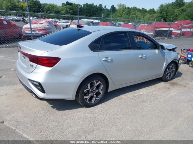 Photo 3 VIN: 3KPF24AD0ME370570 - KIA FORTE 