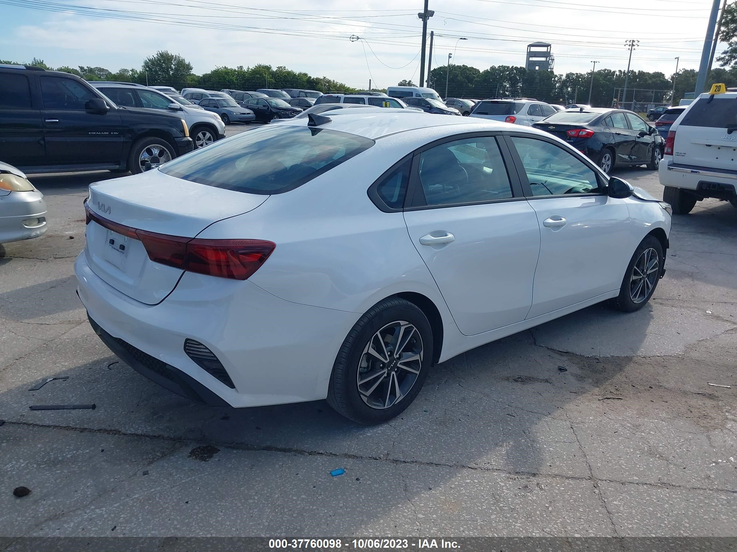 Photo 3 VIN: 3KPF24AD0PE544531 - KIA FORTE 