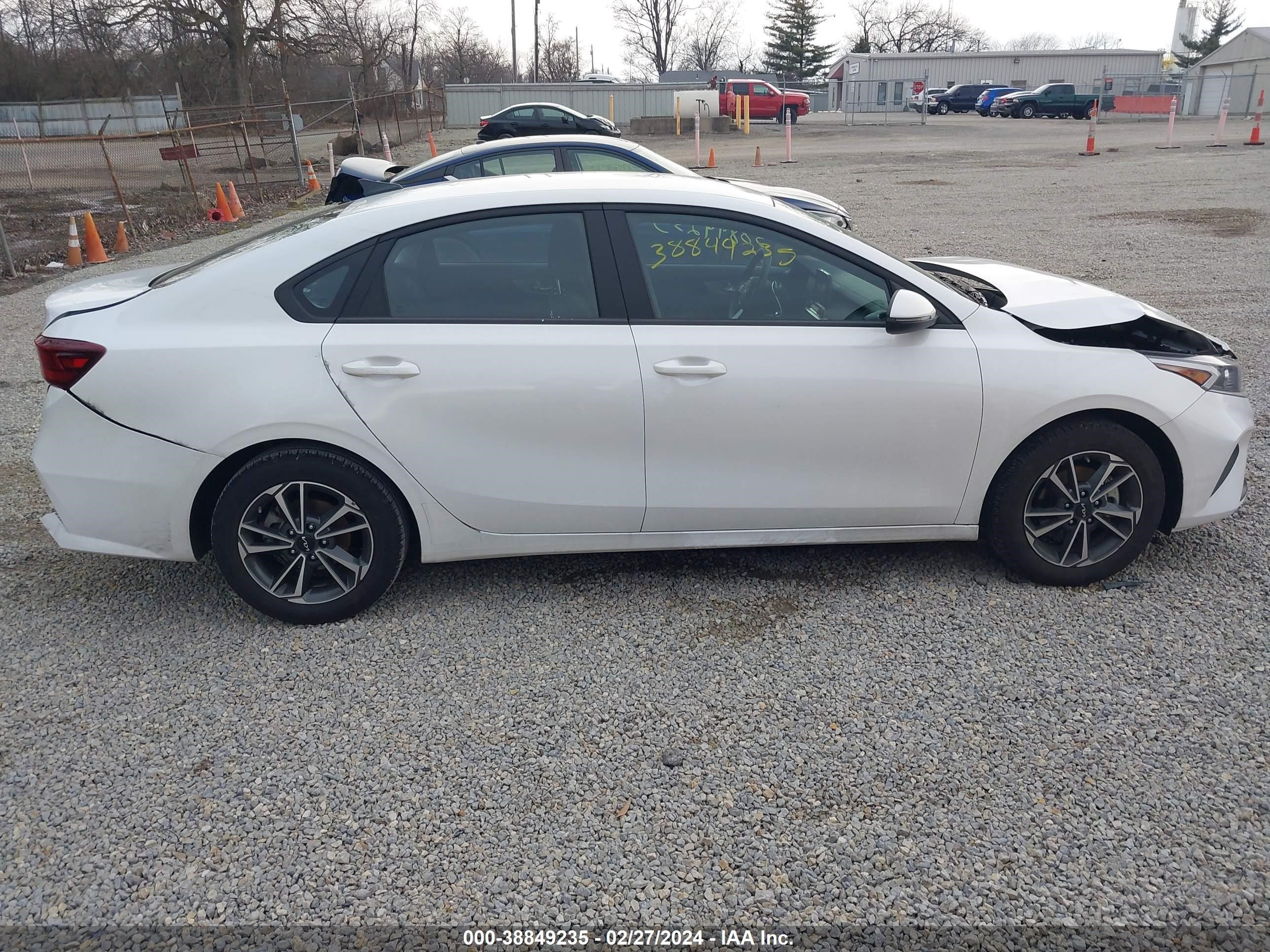 Photo 12 VIN: 3KPF24AD0PE632253 - KIA FORTE 