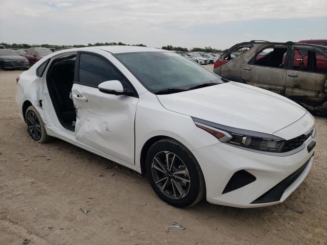 Photo 3 VIN: 3KPF24AD0PE637257 - KIA FORTE 