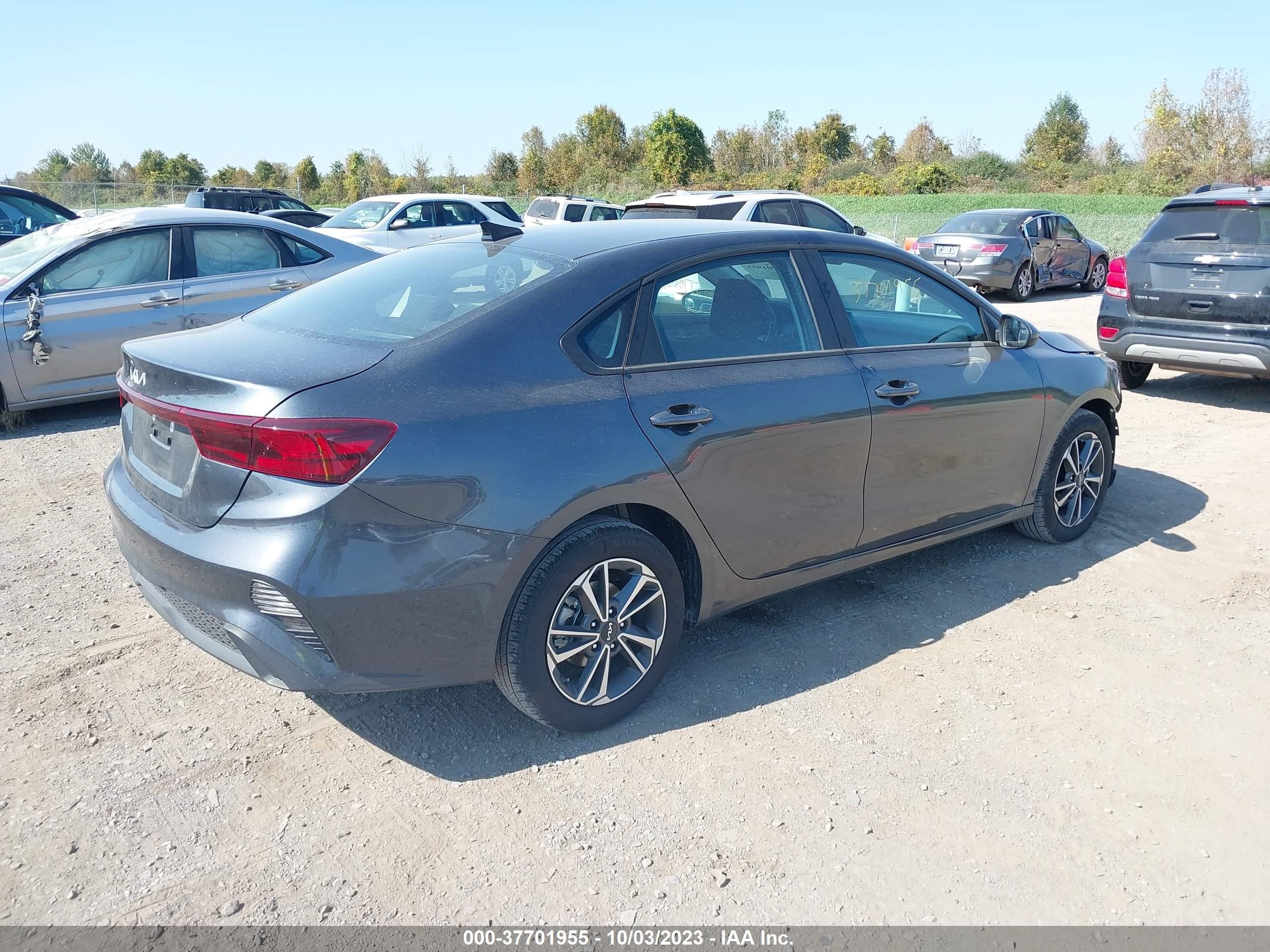 Photo 3 VIN: 3KPF24AD0PE660862 - KIA FORTE 