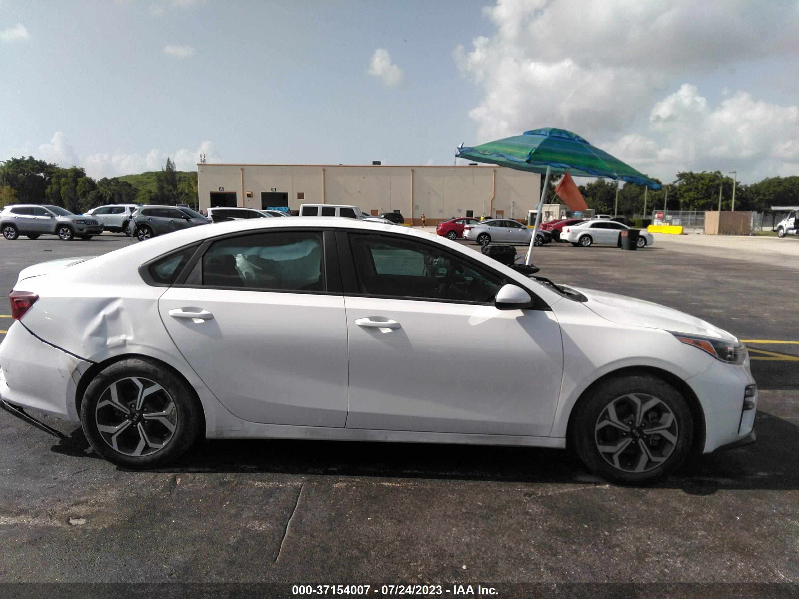 Photo 12 VIN: 3KPF24AD1ME294034 - KIA FORTE 