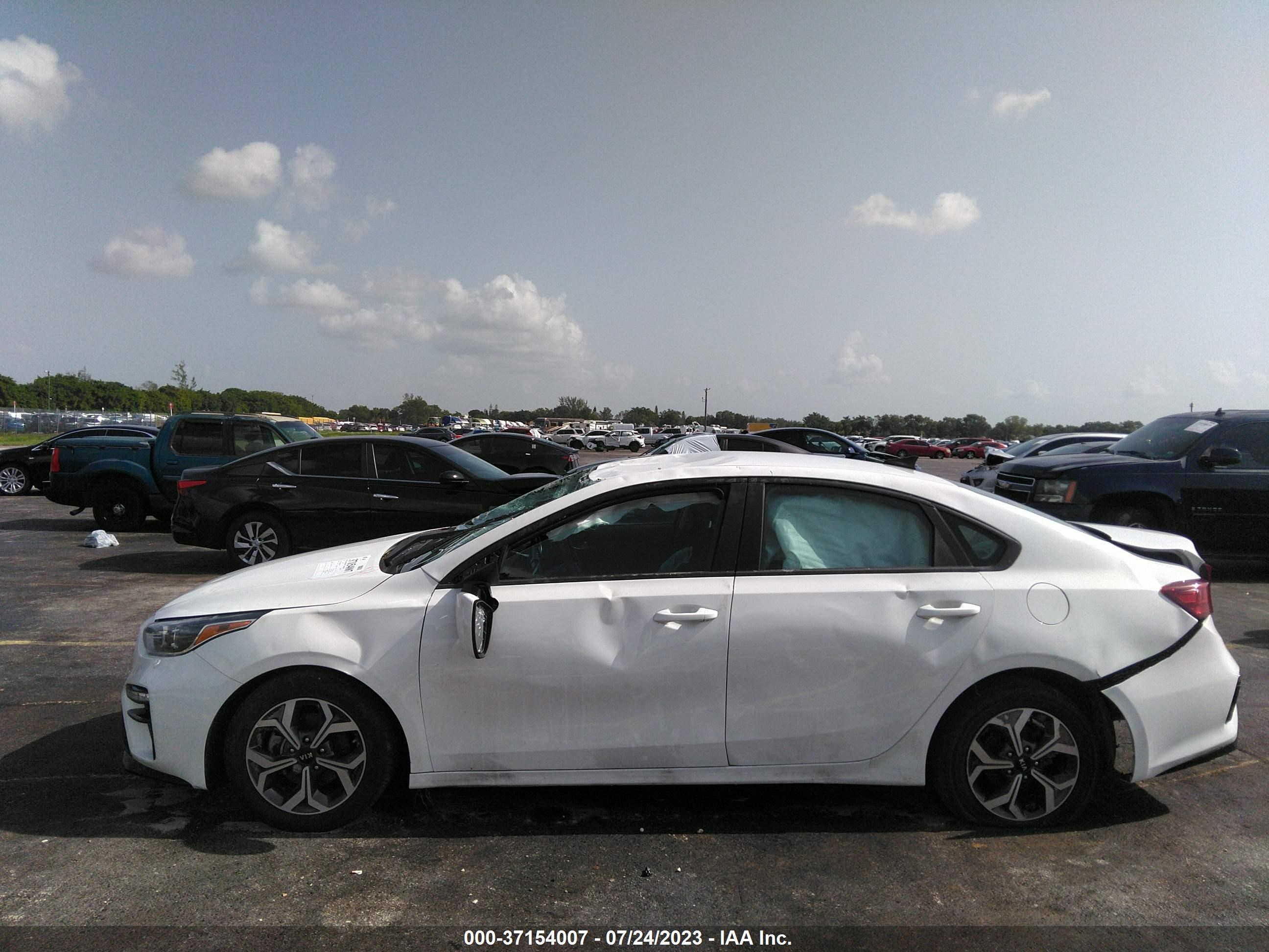 Photo 13 VIN: 3KPF24AD1ME294034 - KIA FORTE 