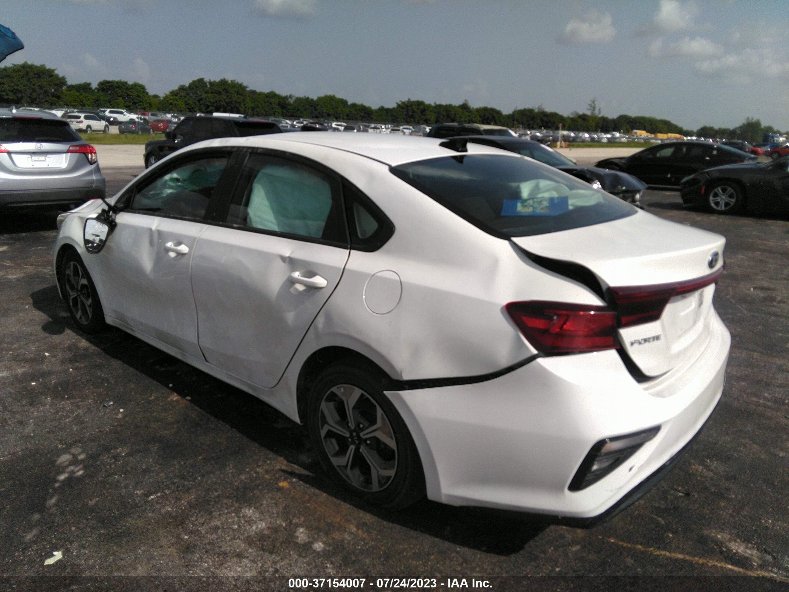 Photo 2 VIN: 3KPF24AD1ME294034 - KIA FORTE 