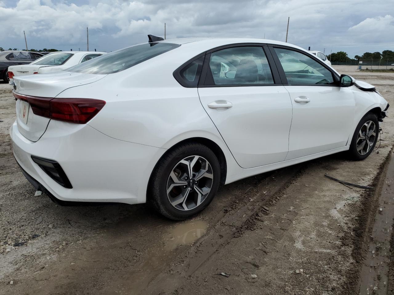 Photo 2 VIN: 3KPF24AD1ME401664 - KIA FORTE 