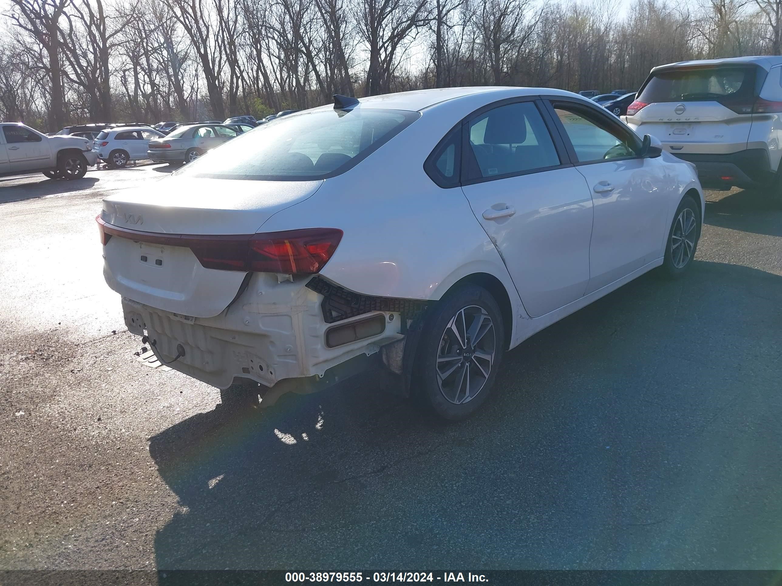 Photo 3 VIN: 3KPF24AD1NE418725 - KIA FORTE 