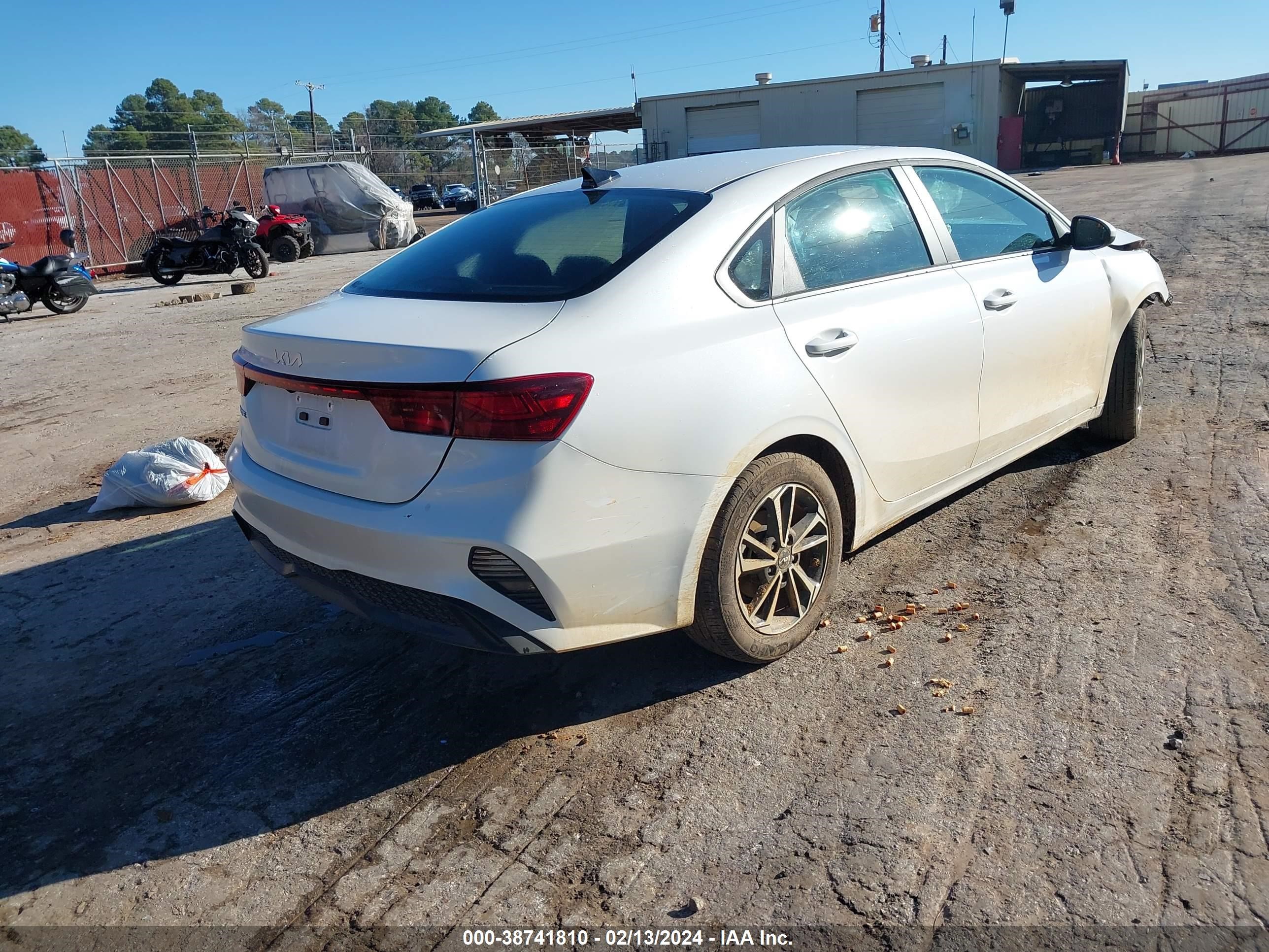 Photo 3 VIN: 3KPF24AD1PE545722 - KIA FORTE 