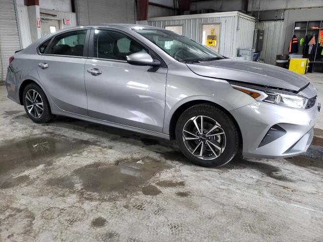 Photo 3 VIN: 3KPF24AD1PE588473 - KIA FORTE LX 