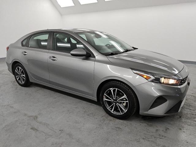 Photo 3 VIN: 3KPF24AD1PE596539 - KIA FORTE LX 