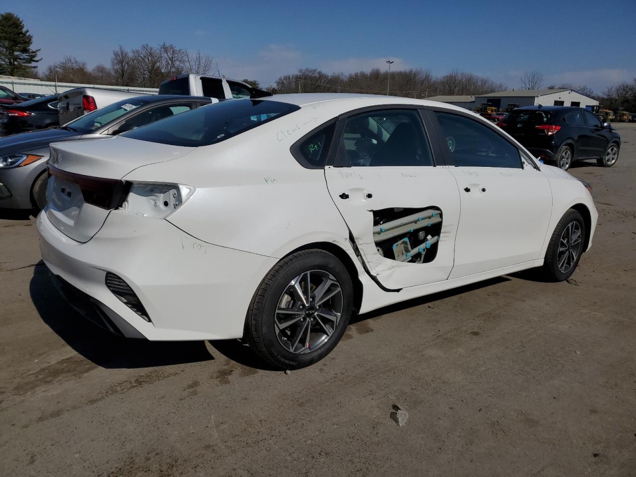 Photo 2 VIN: 3KPF24AD1PE690985 - KIA FORTE 