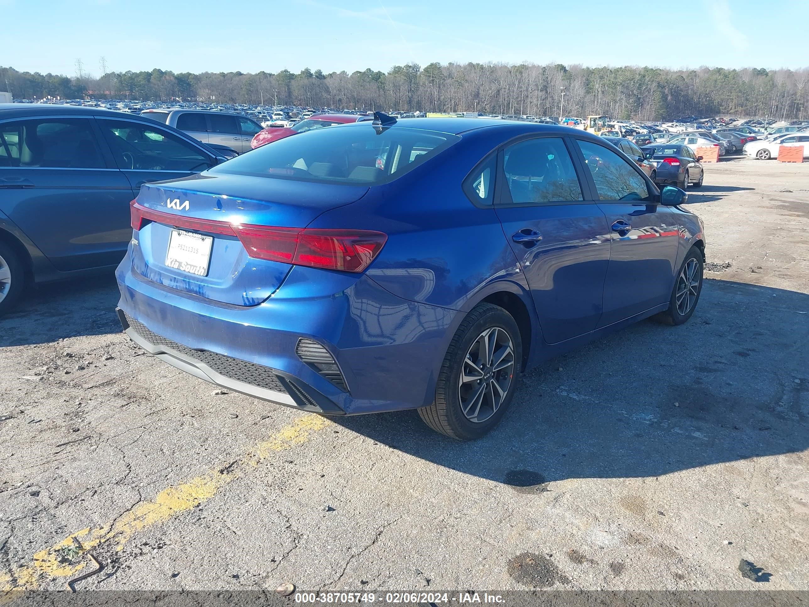 Photo 3 VIN: 3KPF24AD1RE704953 - KIA FORTE 