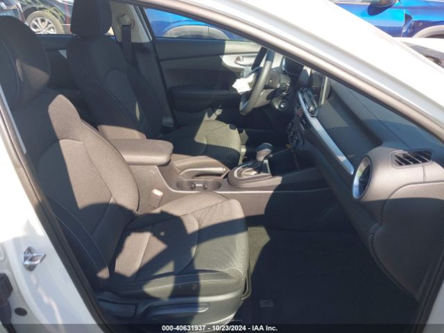 Photo 4 VIN: 3KPF24AD1RE816605 - KIA FORTE 