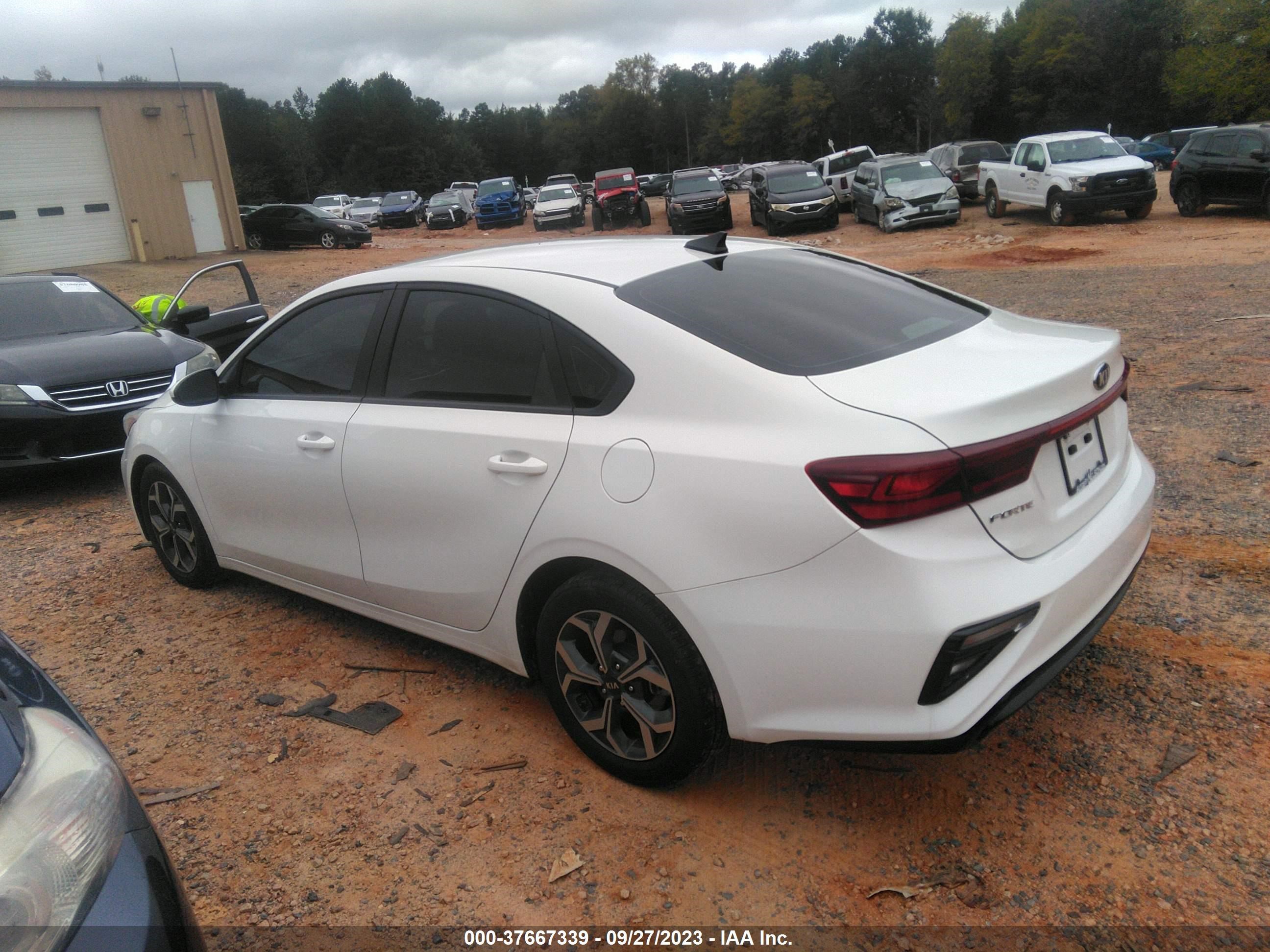 Photo 2 VIN: 3KPF24AD2LE210995 - KIA FORTE 