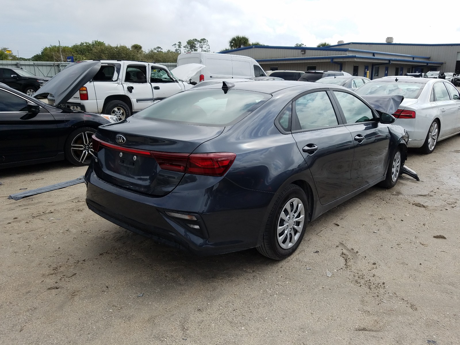 Photo 3 VIN: 3KPF24AD2ME276514 - KIA FORTE FE 