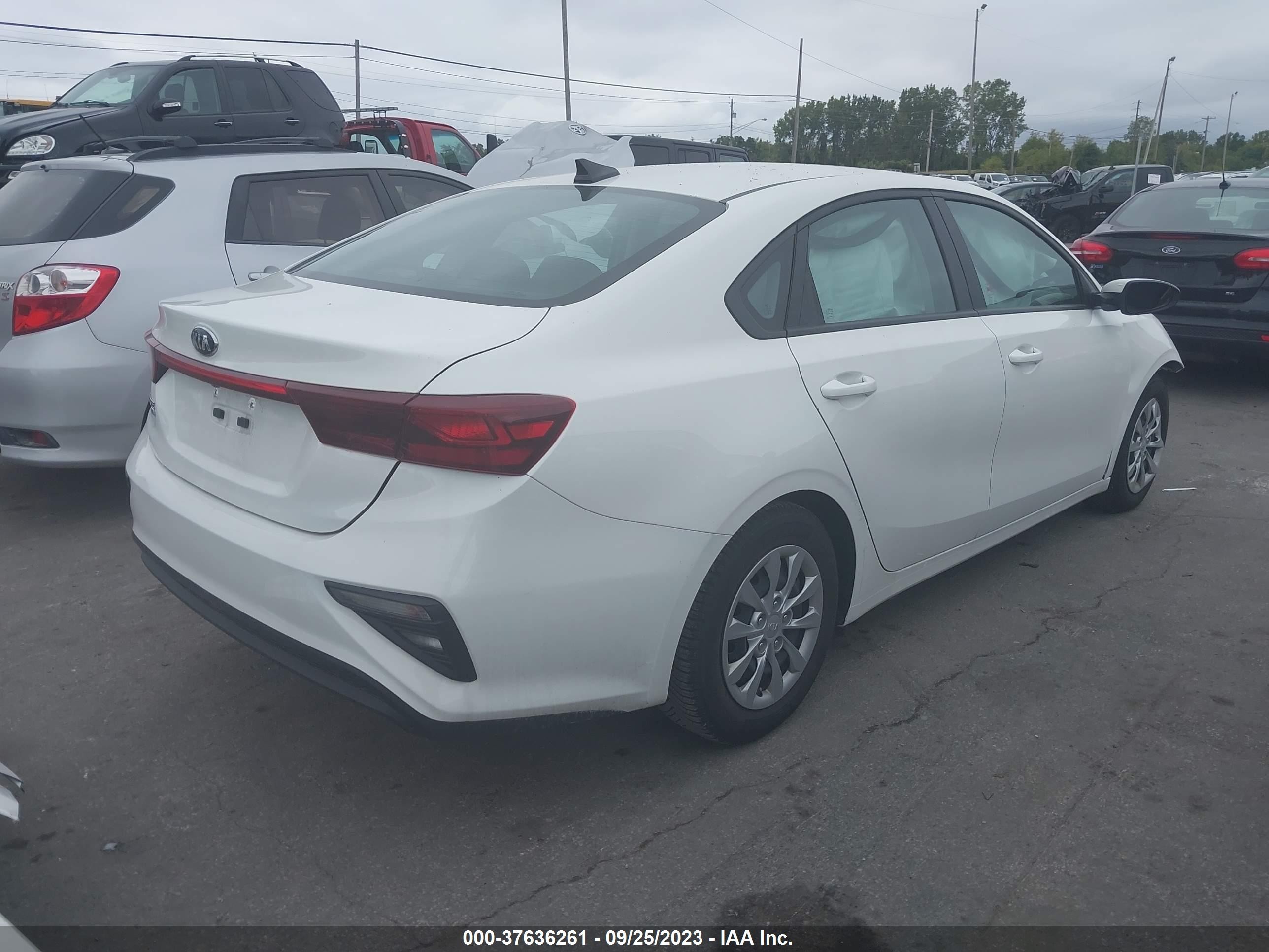 Photo 3 VIN: 3KPF24AD2ME298917 - KIA FORTE 