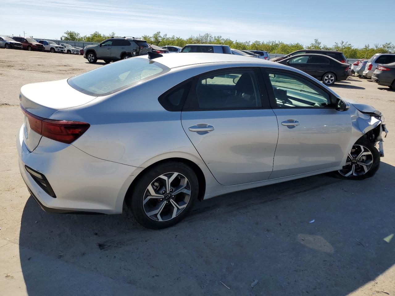 Photo 2 VIN: 3KPF24AD2ME387614 - KIA FORTE 