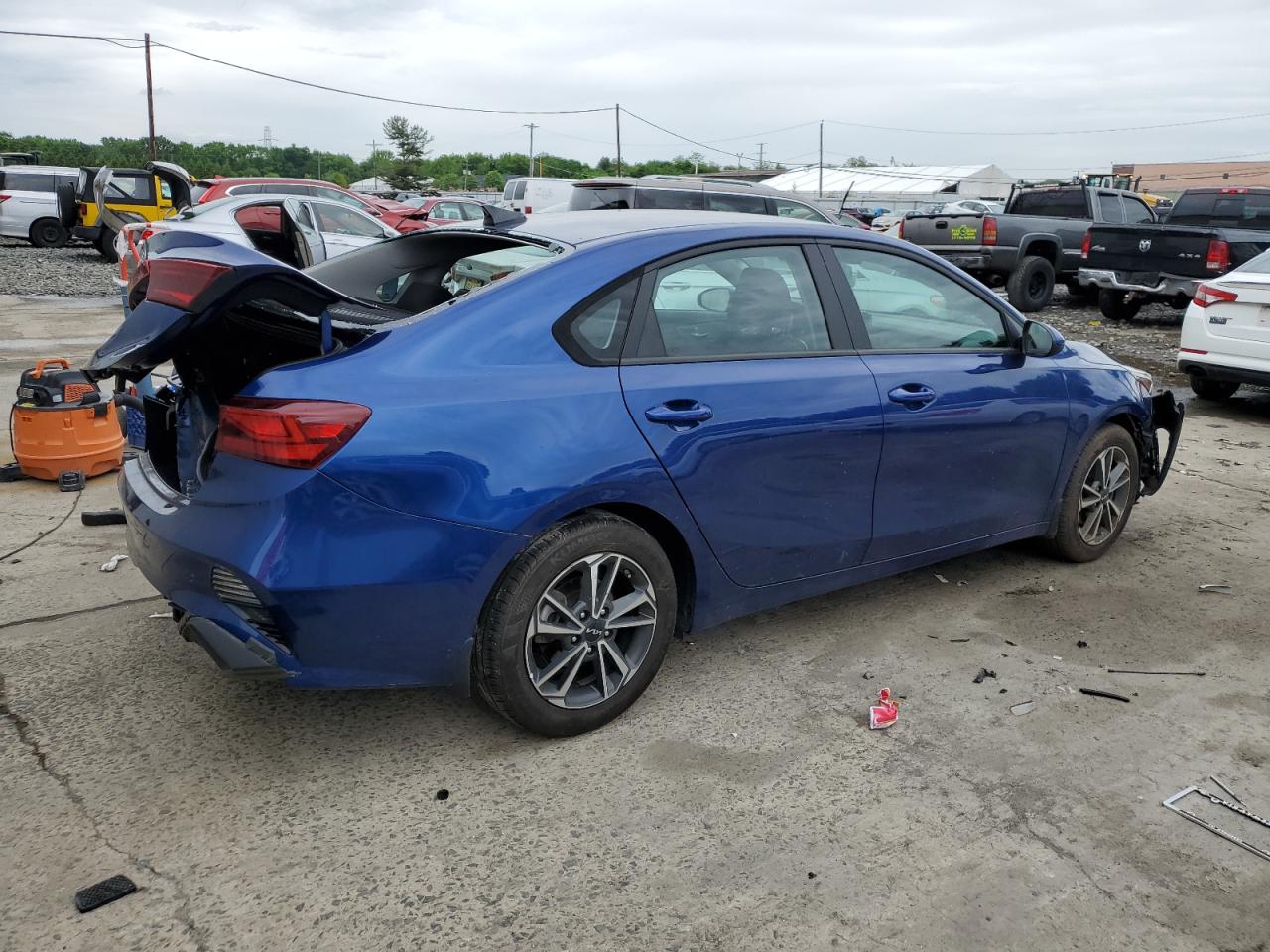 Photo 2 VIN: 3KPF24AD2PE505021 - KIA FORTE 