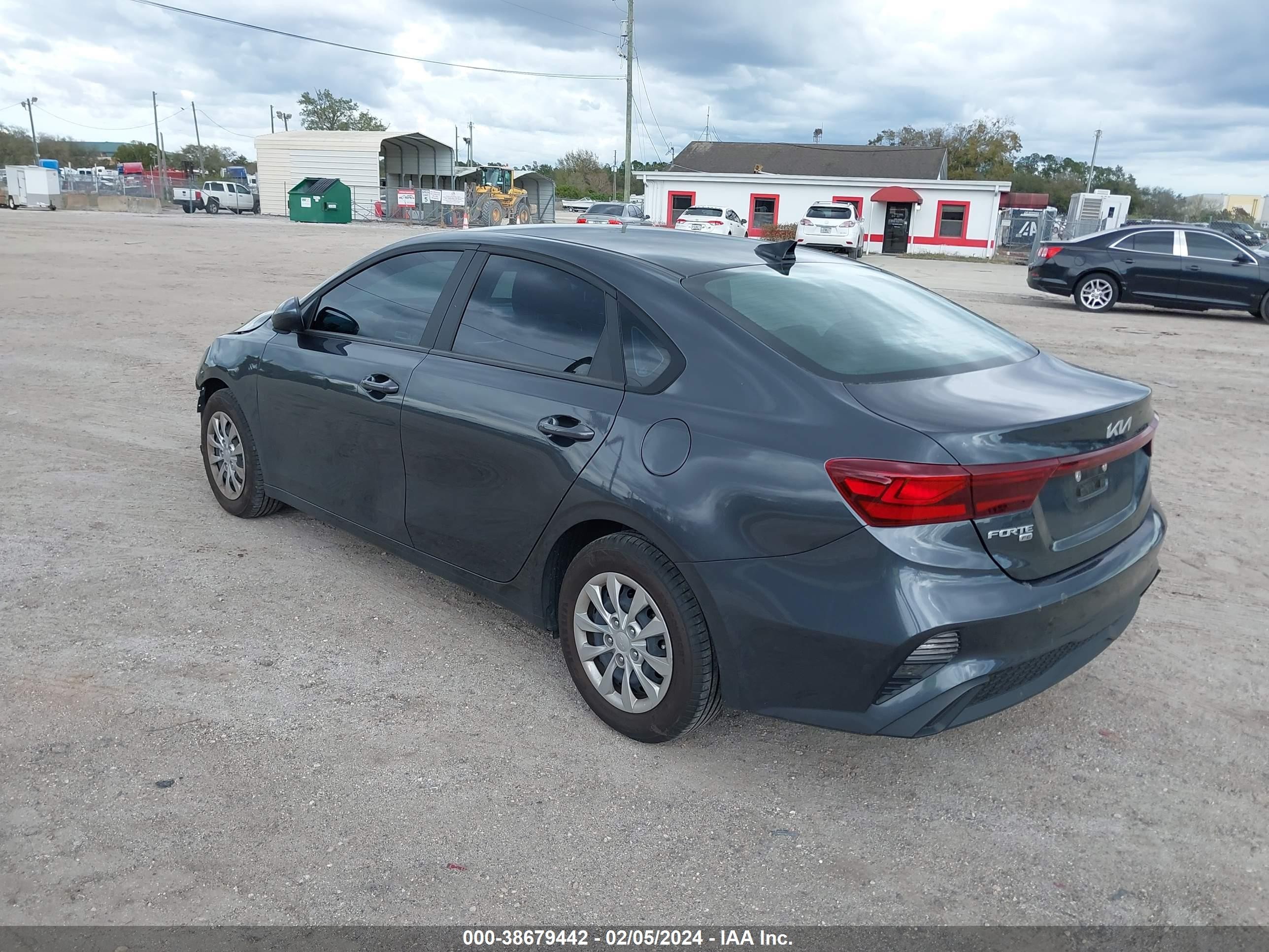 Photo 2 VIN: 3KPF24AD2PE507982 - KIA FORTE 