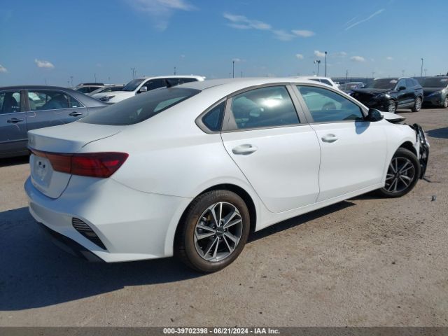 Photo 3 VIN: 3KPF24AD2PE617205 - KIA FORTE 