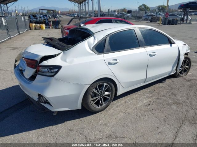 Photo 3 VIN: 3KPF24AD2PE617799 - KIA FORTE 