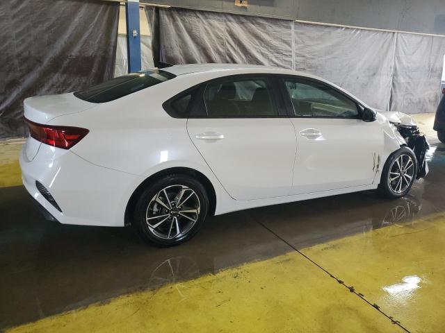 Photo 2 VIN: 3KPF24AD2PE635817 - KIA FORTE LX 