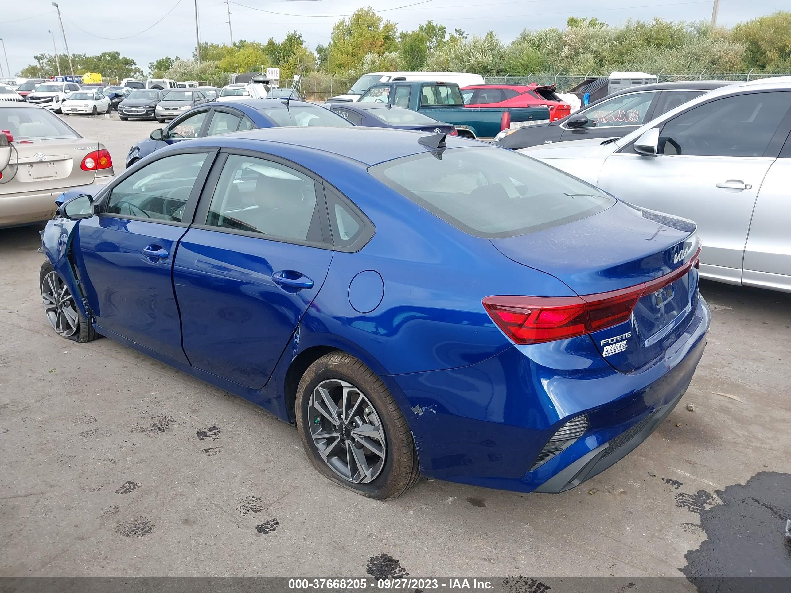 Photo 2 VIN: 3KPF24AD2PE647871 - KIA FORTE 