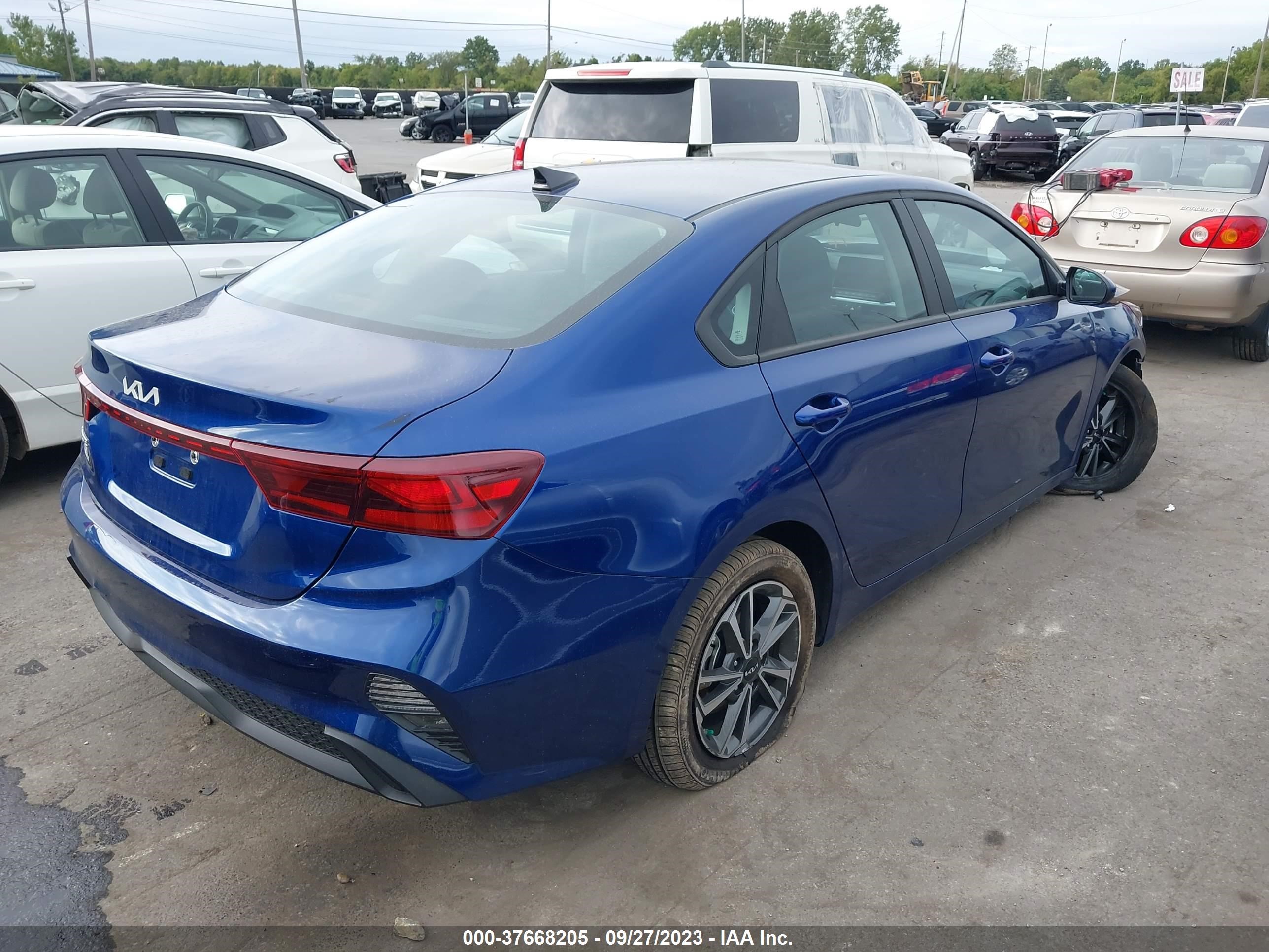 Photo 3 VIN: 3KPF24AD2PE647871 - KIA FORTE 