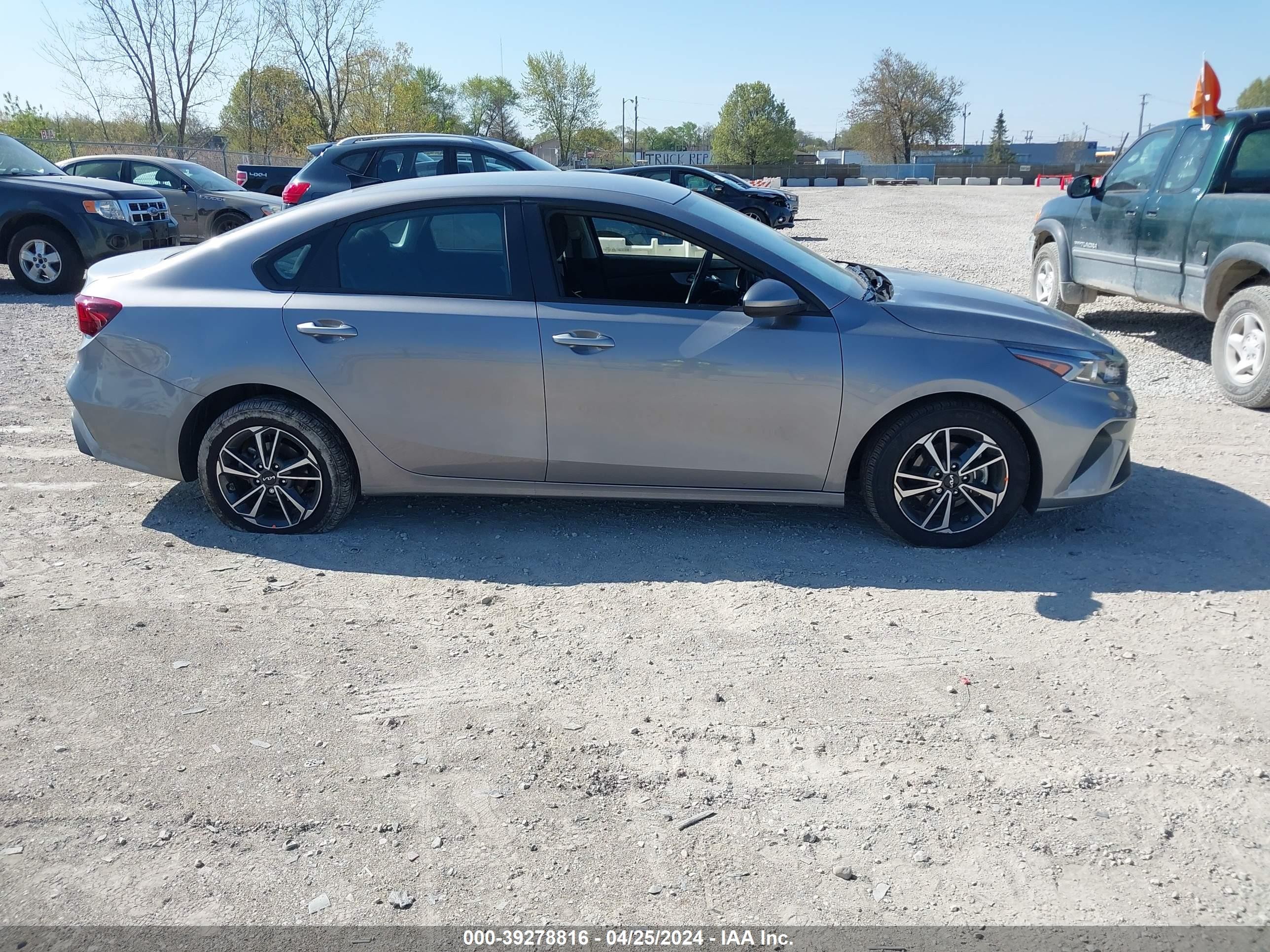 Photo 12 VIN: 3KPF24AD2RE725892 - KIA FORTE 